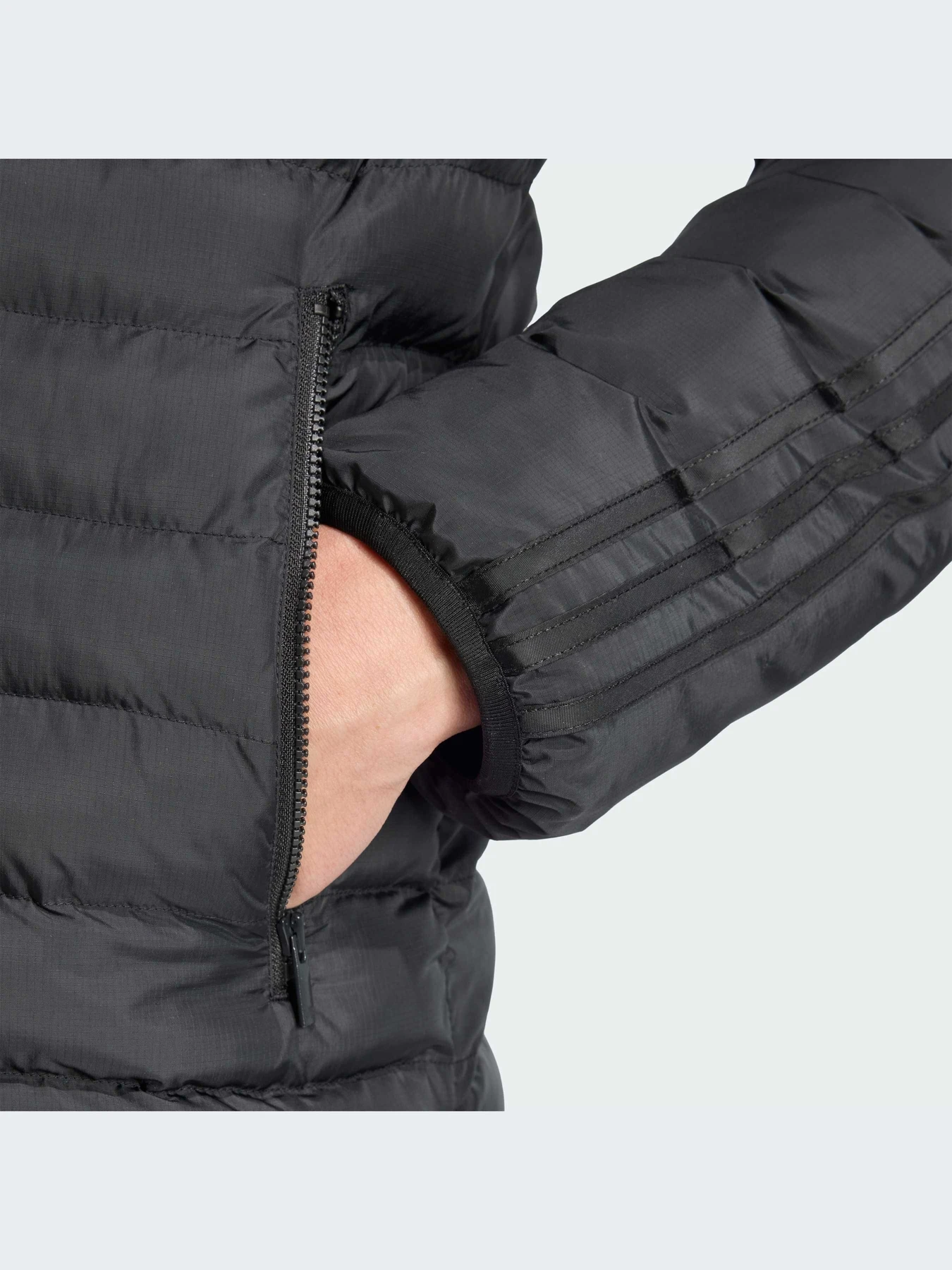 Куртки и дубленки Adidas модель JW5844-KZ Куртки и дубленки Adidas модель JW5844-KZ Фото