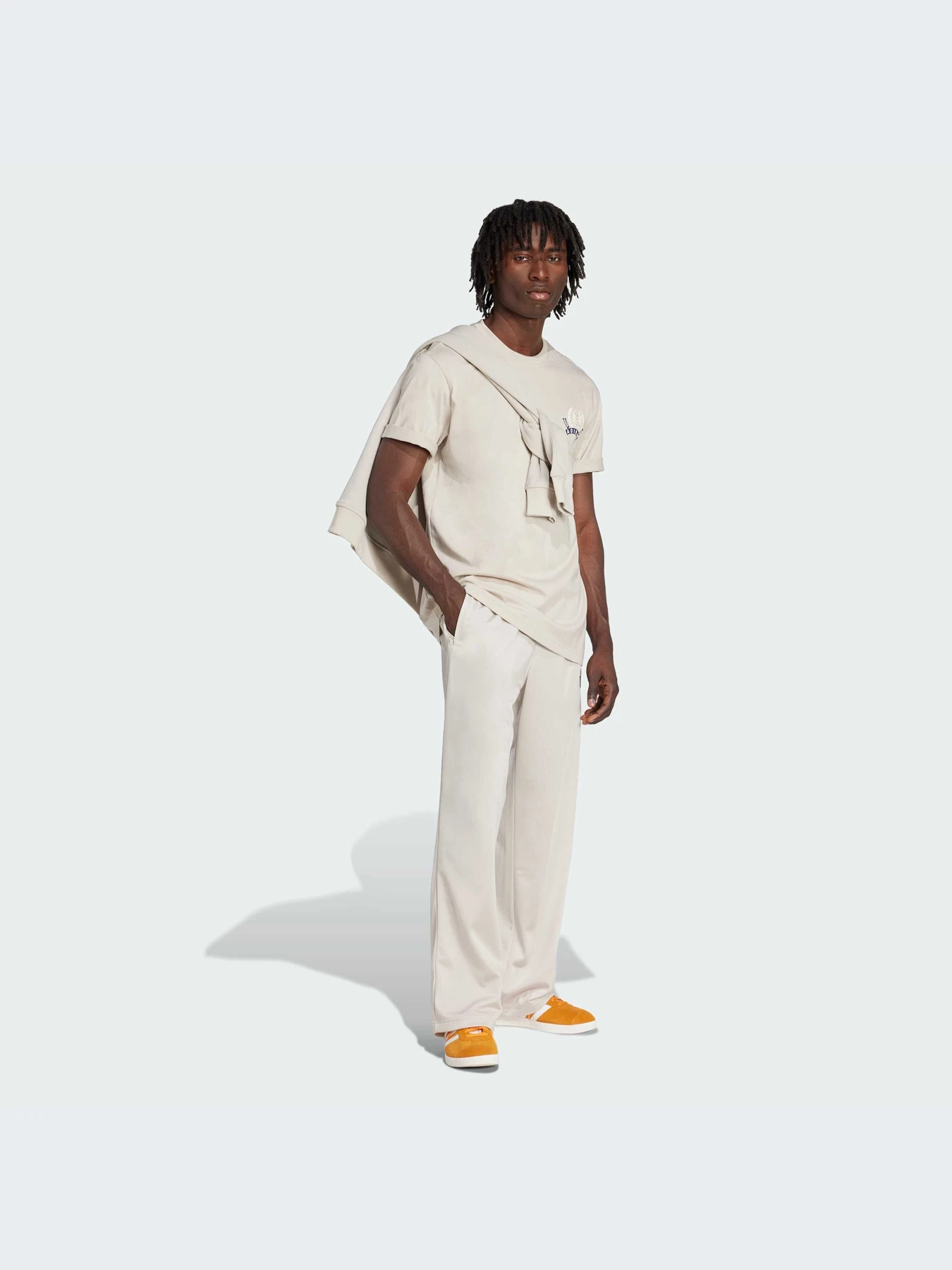 Футболки и поло Adidas Graphics модель JX8157-KZ Футболки и поло Adidas Graphics модель JX8157-KZ Фото