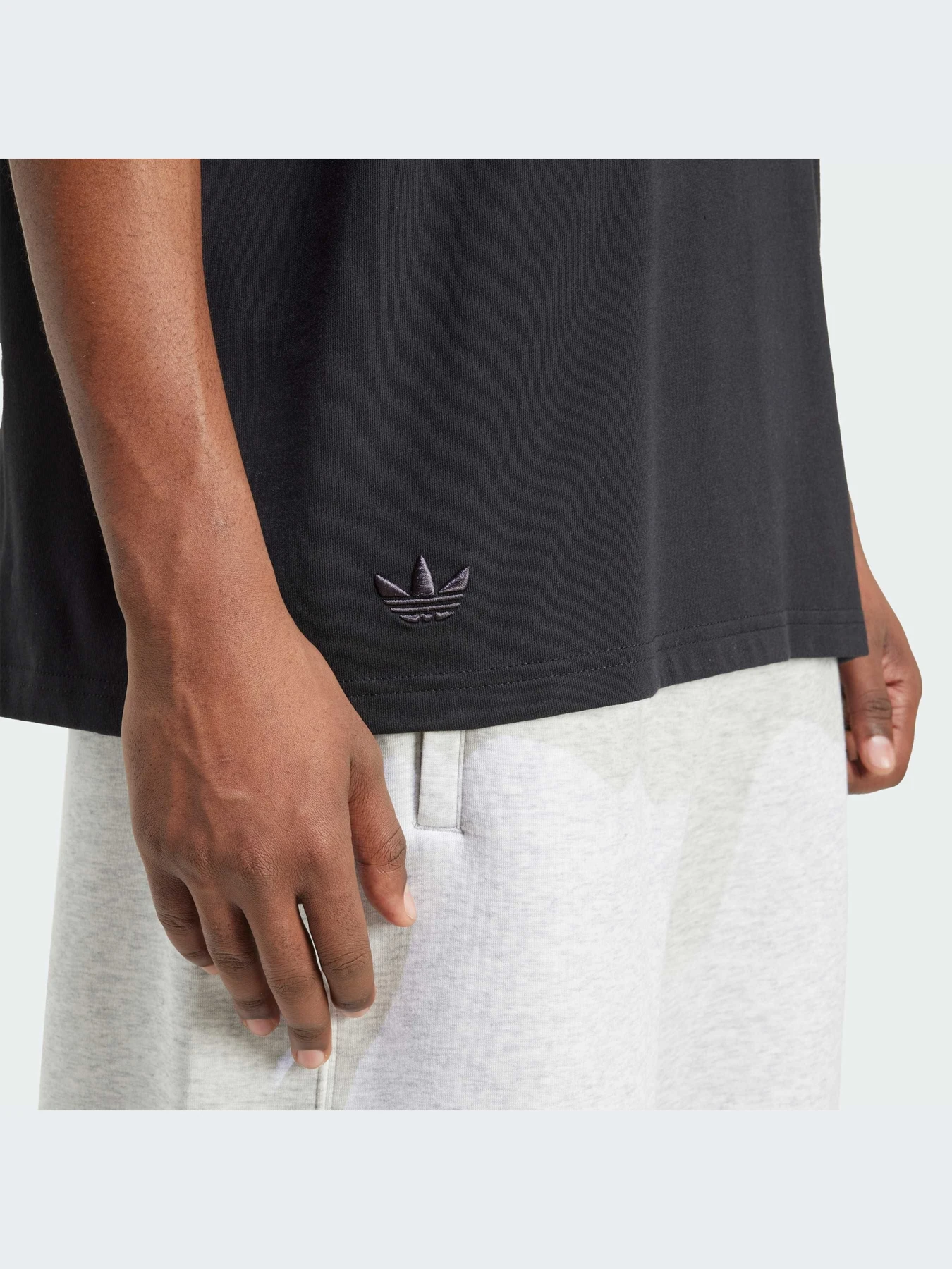Футболки и поло Adidas Adicolor модель HZ3700-KZ Футболки и поло Adidas Adicolor модель HZ3700-KZ Фото