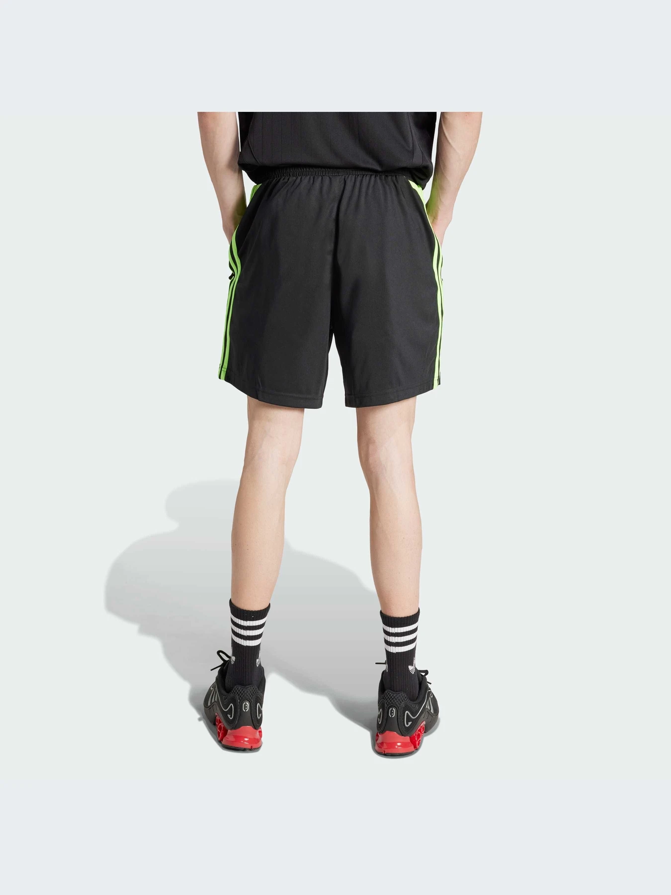 Шорты Adidas Adicolor модель JW1350-KZ Шорты Adidas Adicolor модель JW1350-KZ Фото