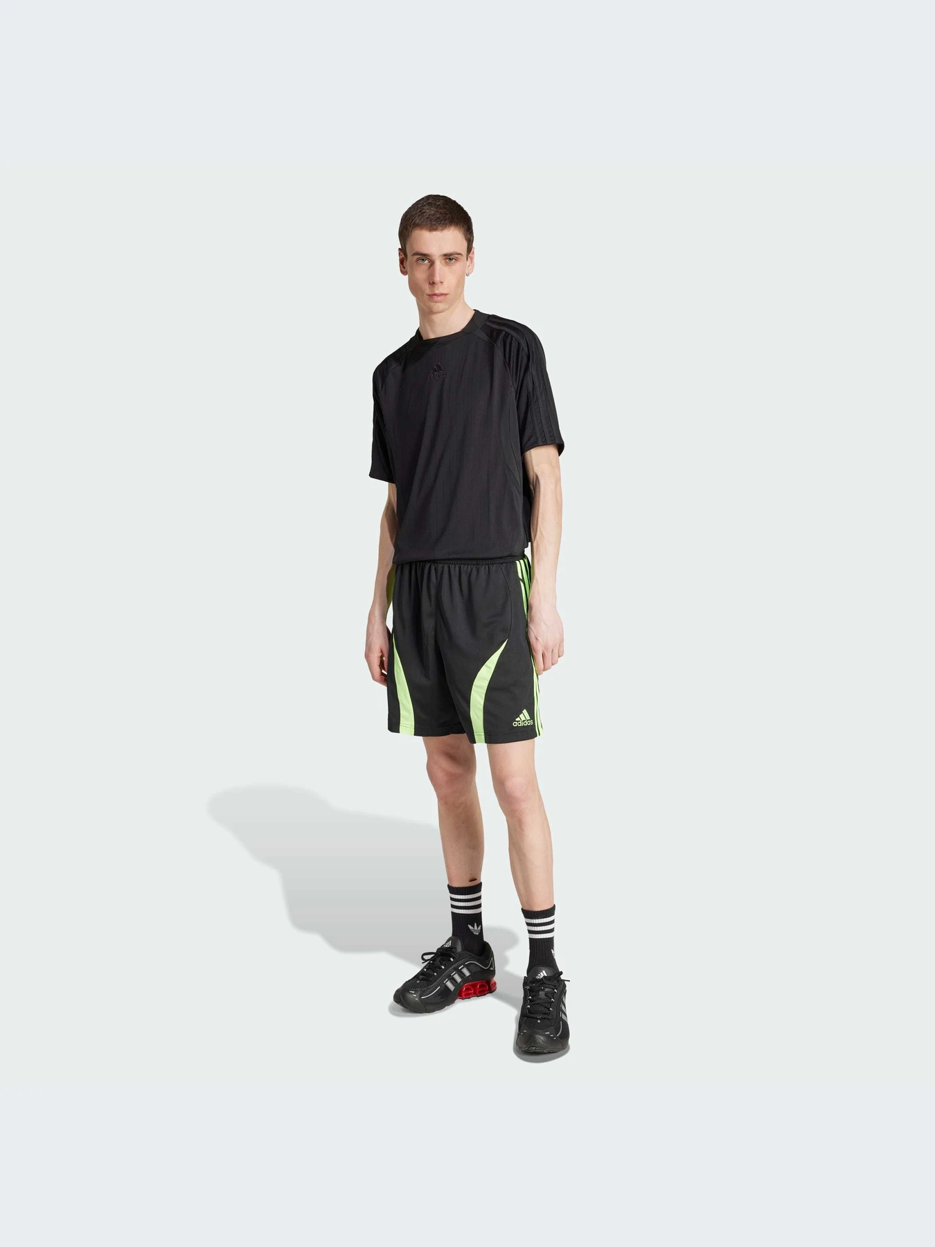 Шорты Adidas Adicolor модель JW1350-KZ Шорты Adidas Adicolor модель JW1350-KZ Фото