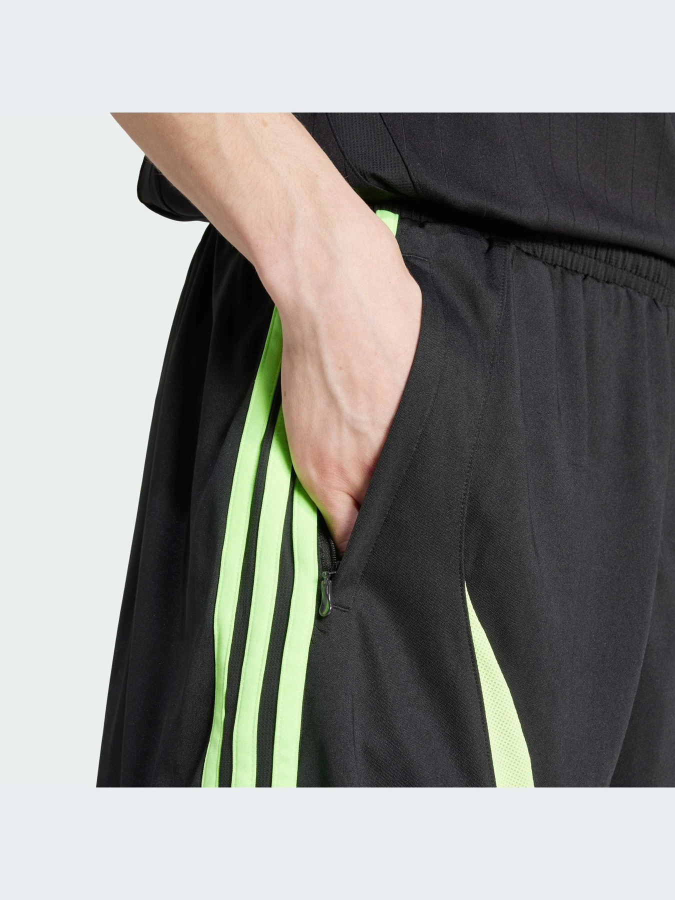 Шорты Adidas Adicolor модель JW1350-KZ Шорты Adidas Adicolor модель JW1350-KZ Фото