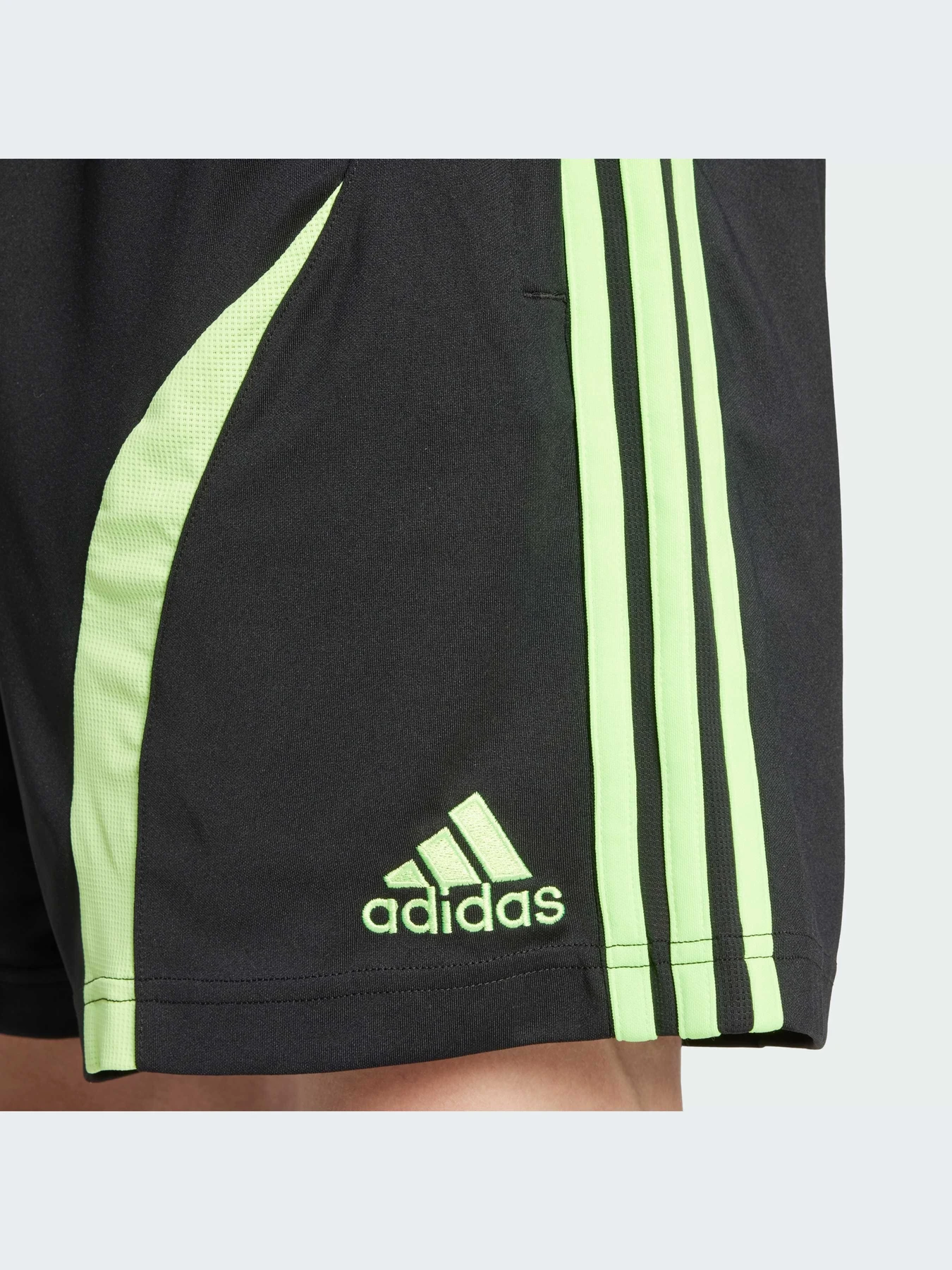 Шорты Adidas Adicolor модель JW1350-KZ Шорты Adidas Adicolor модель JW1350-KZ Фото