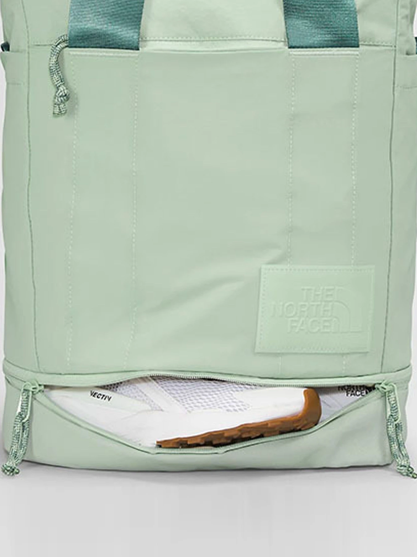 Рюкзаки The North Face модель NF0A81DWBQ11 Рюкзаки The North Face модель NF0A81DWBQ11 Фото