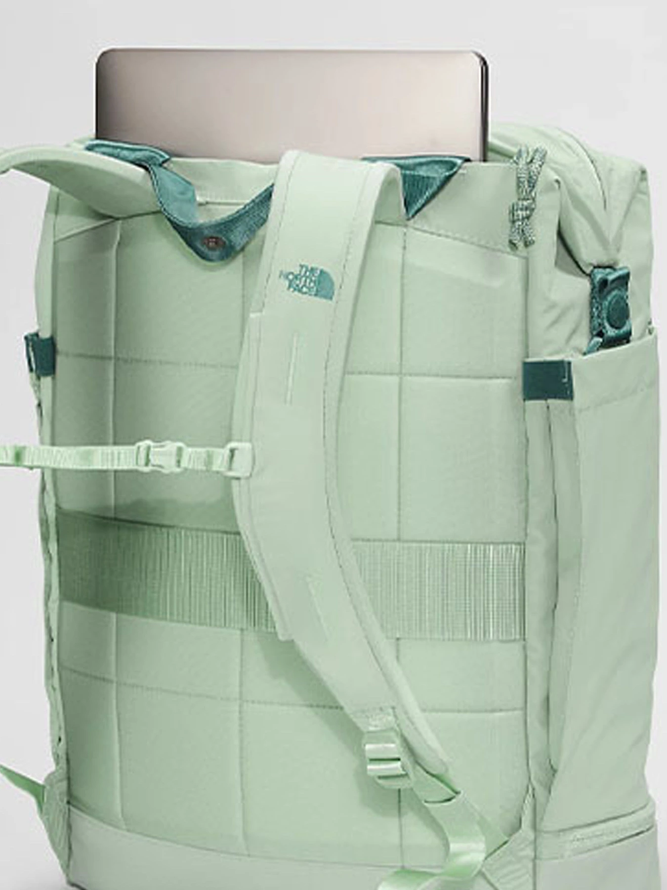 Рюкзаки The North Face модель NF0A81DWBQ11 Рюкзаки The North Face модель NF0A81DWBQ11 Фото