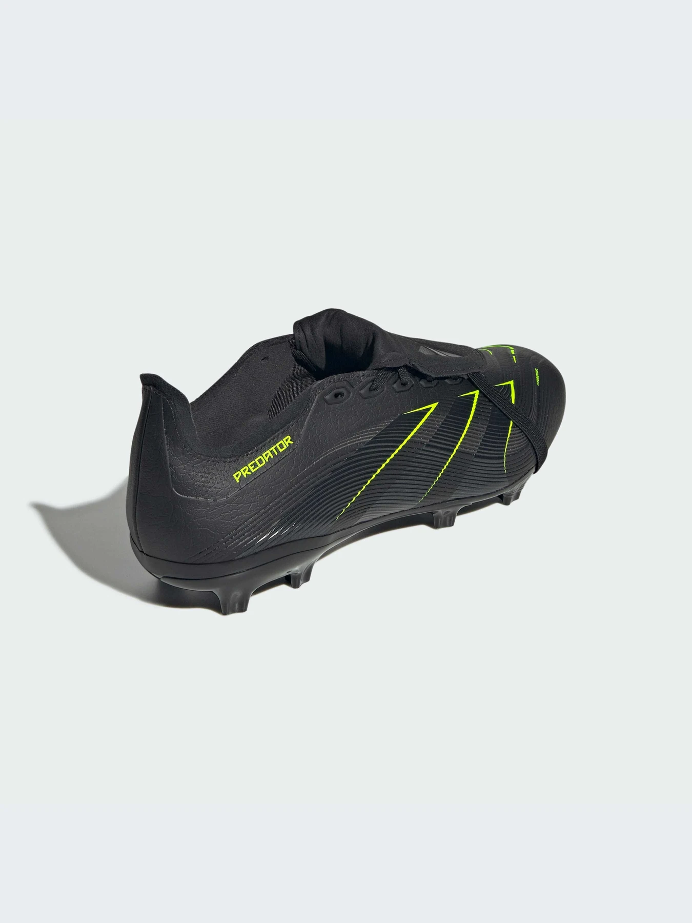 Кроссовки Adidas Predator модель JI1110-KZ Кроссовки Adidas Predator модель JI1110-KZ Фото