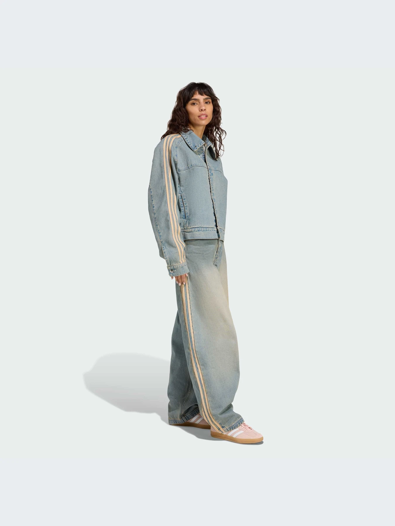 Куртки и дубленки Adidas модель JY2872-KZ Куртки и дубленки Adidas модель JY2872-KZ Фото