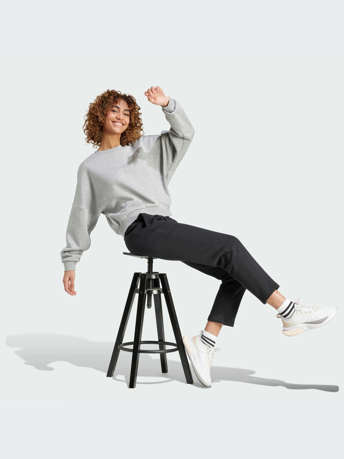 Худи и свитшоты Adidas модель IX7943-KZ Худи и свитшоты Adidas модель IX7943-KZ Фото