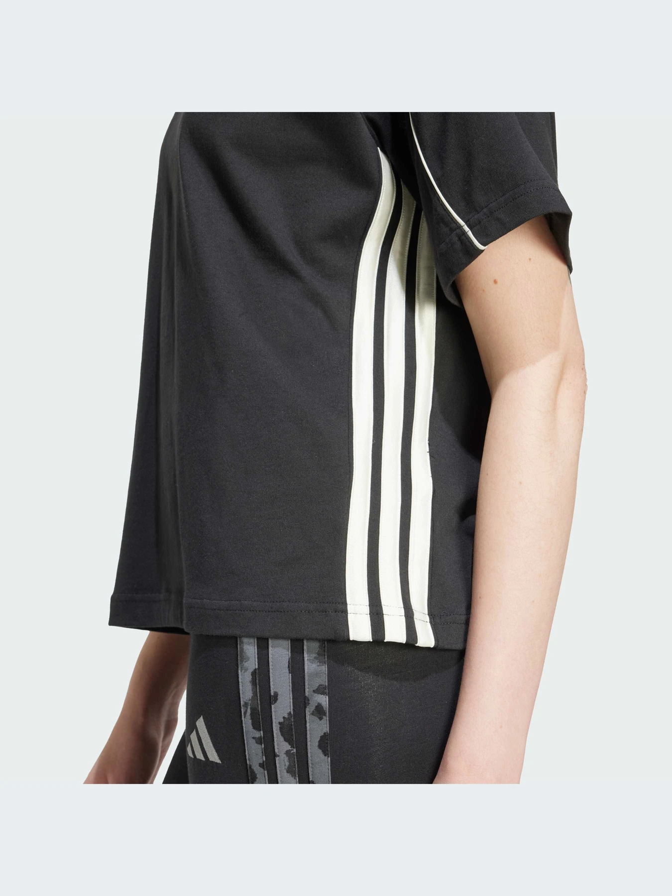 Футболки и поло Adidas модель JV7009-KZ Футболки и поло Adidas модель JV7009-KZ Фото