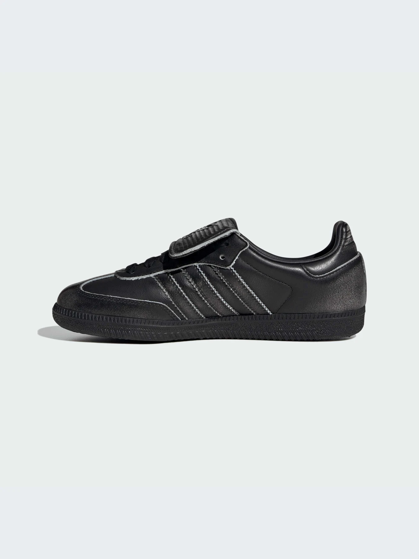 Кроссовки Adidas модель JR5999-KZ Кроссовки Adidas модель JR5999-KZ Фото