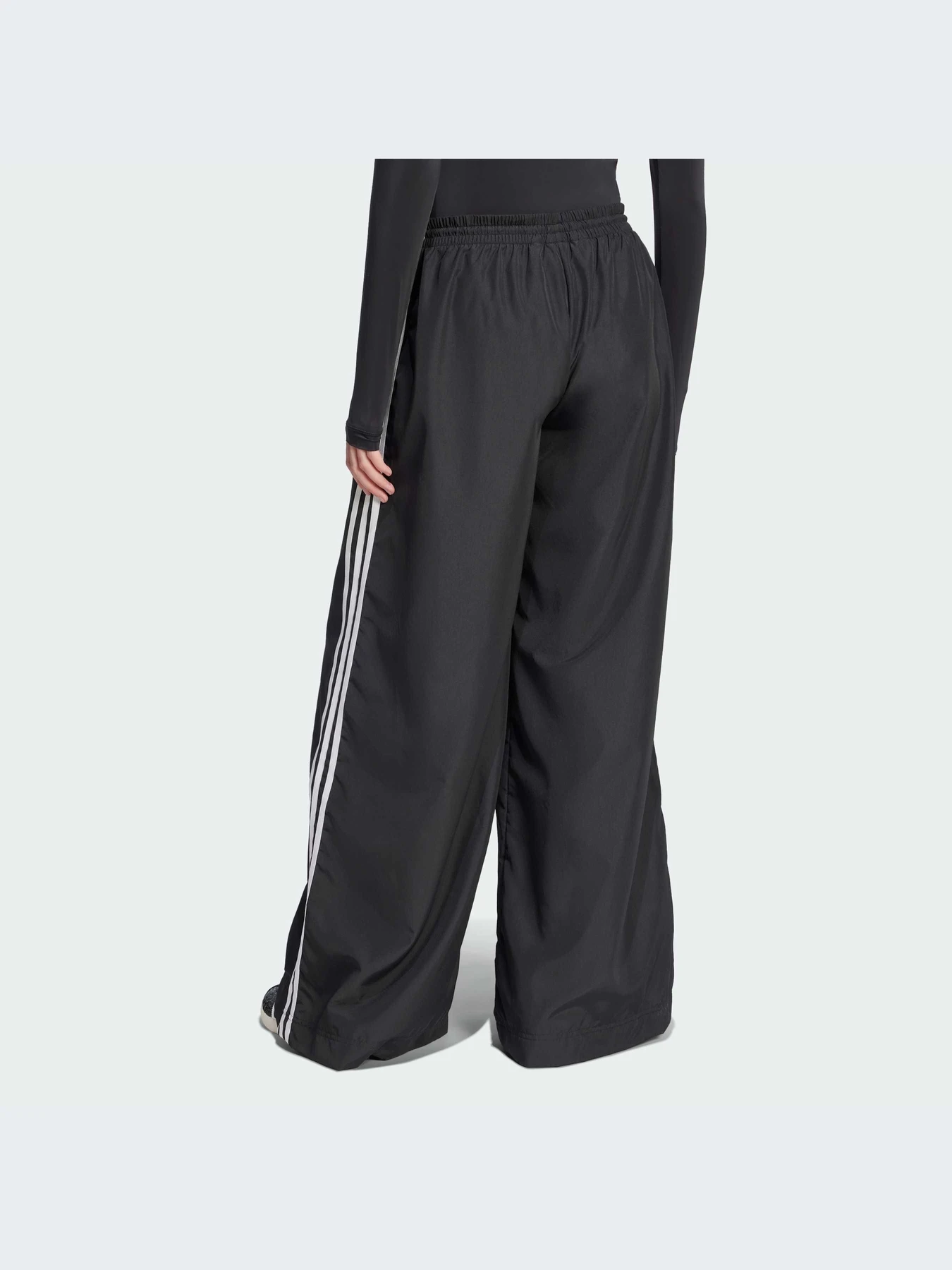 Брюки Adidas Adicolor модель JD3390-KZ Брюки Adidas Adicolor модель JD3390-KZ Фото