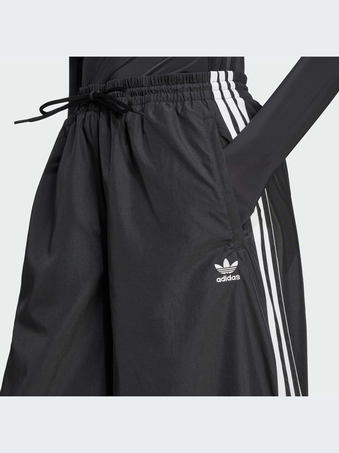 Брюки Adidas Adicolor модель JD3390-KZ Брюки Adidas Adicolor модель JD3390-KZ Фото