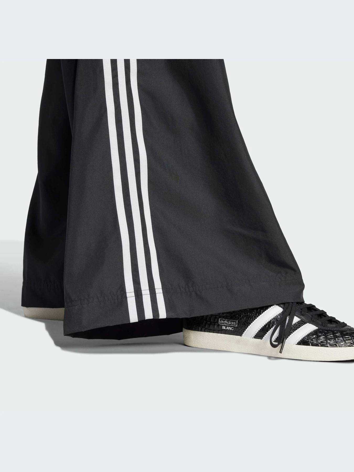 Брюки Adidas Adicolor модель JD3390-KZ Брюки Adidas Adicolor модель JD3390-KZ Фото