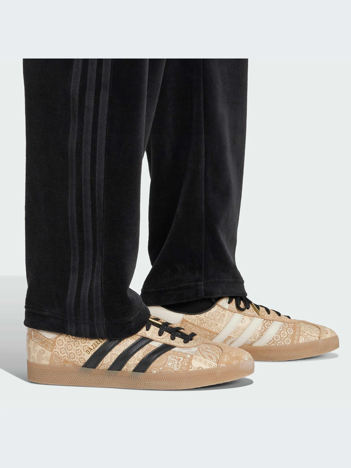 Брюки Adidas Adicolor модель JW8377-KZ Брюки Adidas Adicolor модель JW8377-KZ Фото