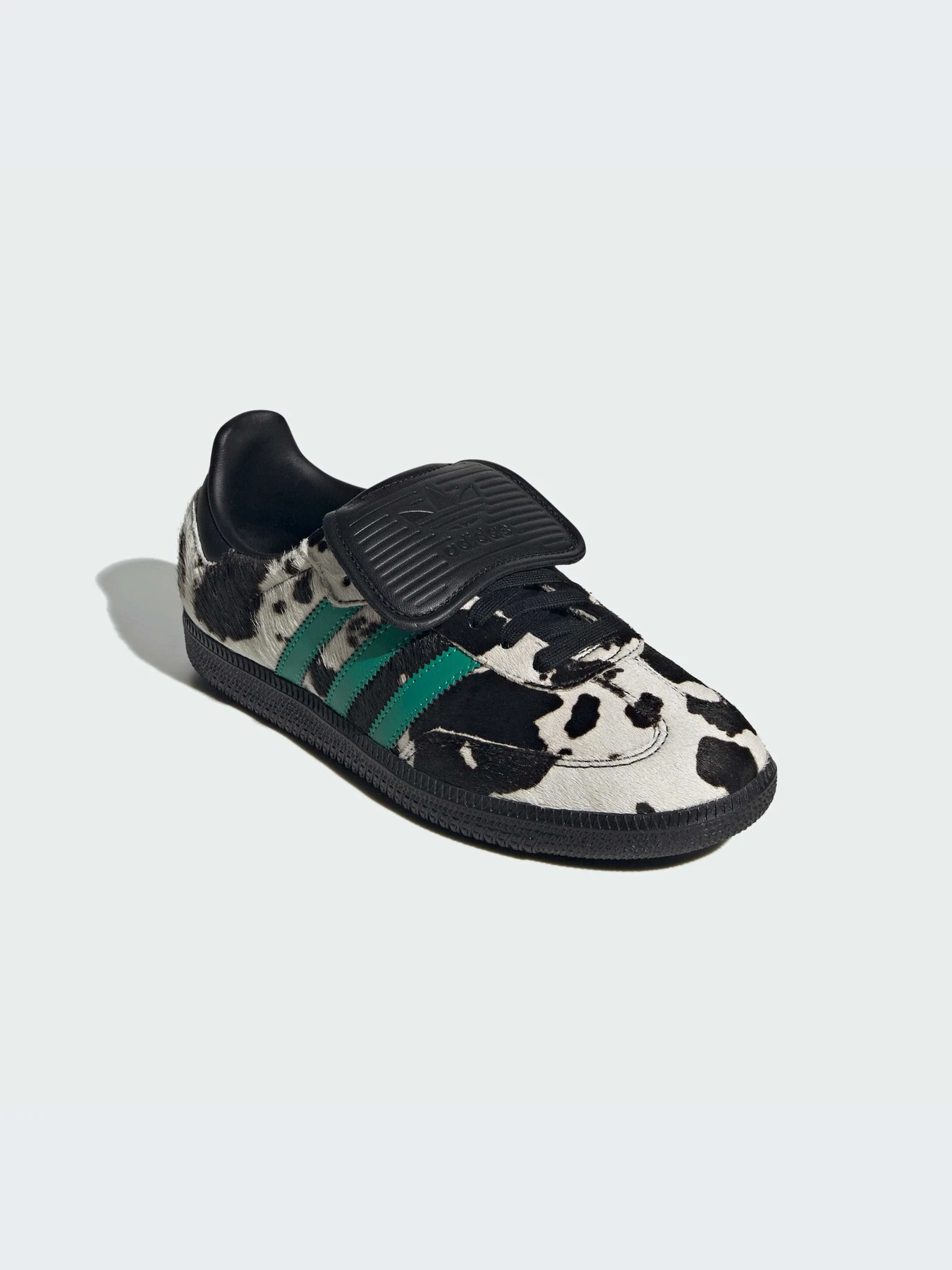 Кроссовки Adidas модель JS3930-KZ Кроссовки Adidas модель JS3930-KZ Фото