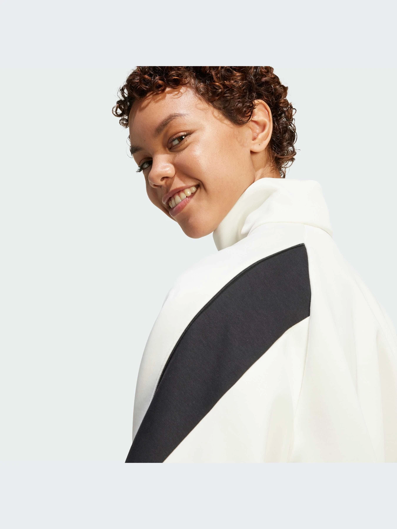 Худи и свитшоты Adidas модель JW0519-KZ Худи и свитшоты Adidas модель JW0519-KZ Фото