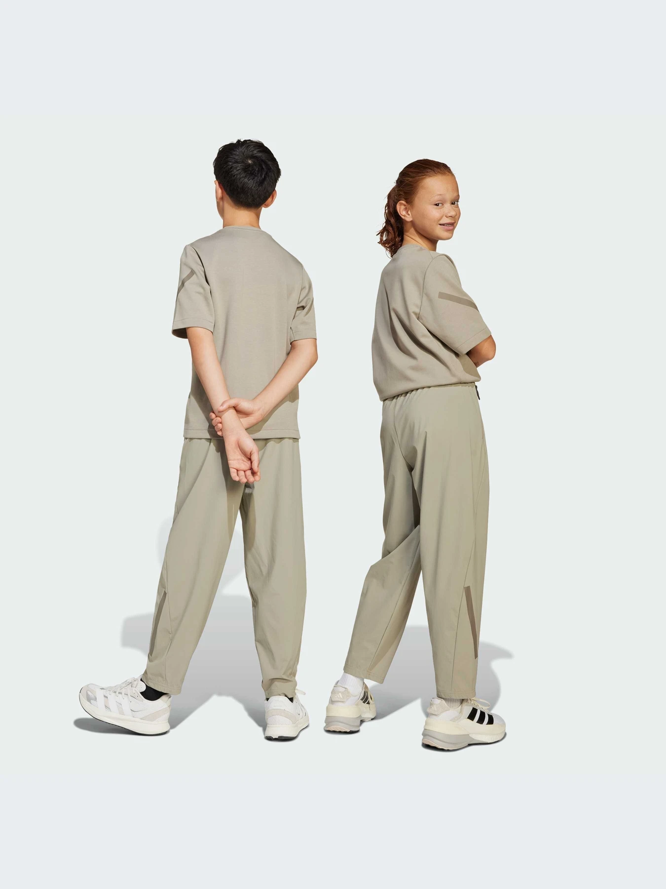 Брюки Adidas ZNE модель JN8953-KZ Брюки Adidas ZNE модель JN8953-KZ Фото