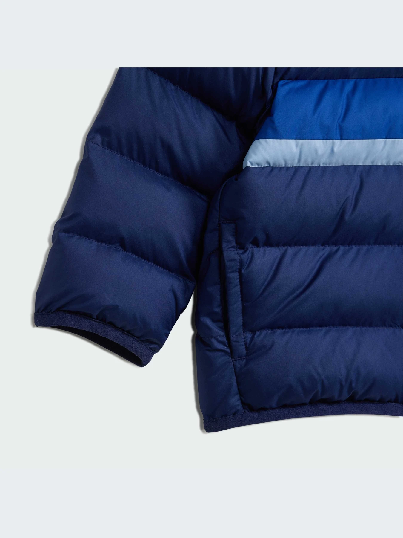 Куртки и дубленки Adidas модель JL7392-KZ Куртки и дубленки Adidas модель JL7392-KZ Фото