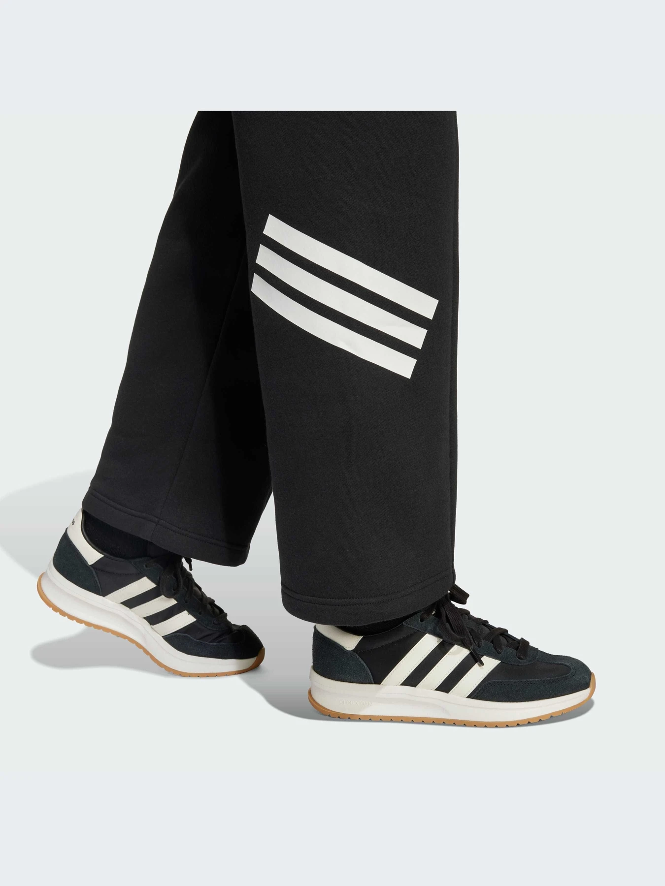 Брюки Adidas Icons модель JW7544-KZ Брюки Adidas Icons модель JW7544-KZ Фото