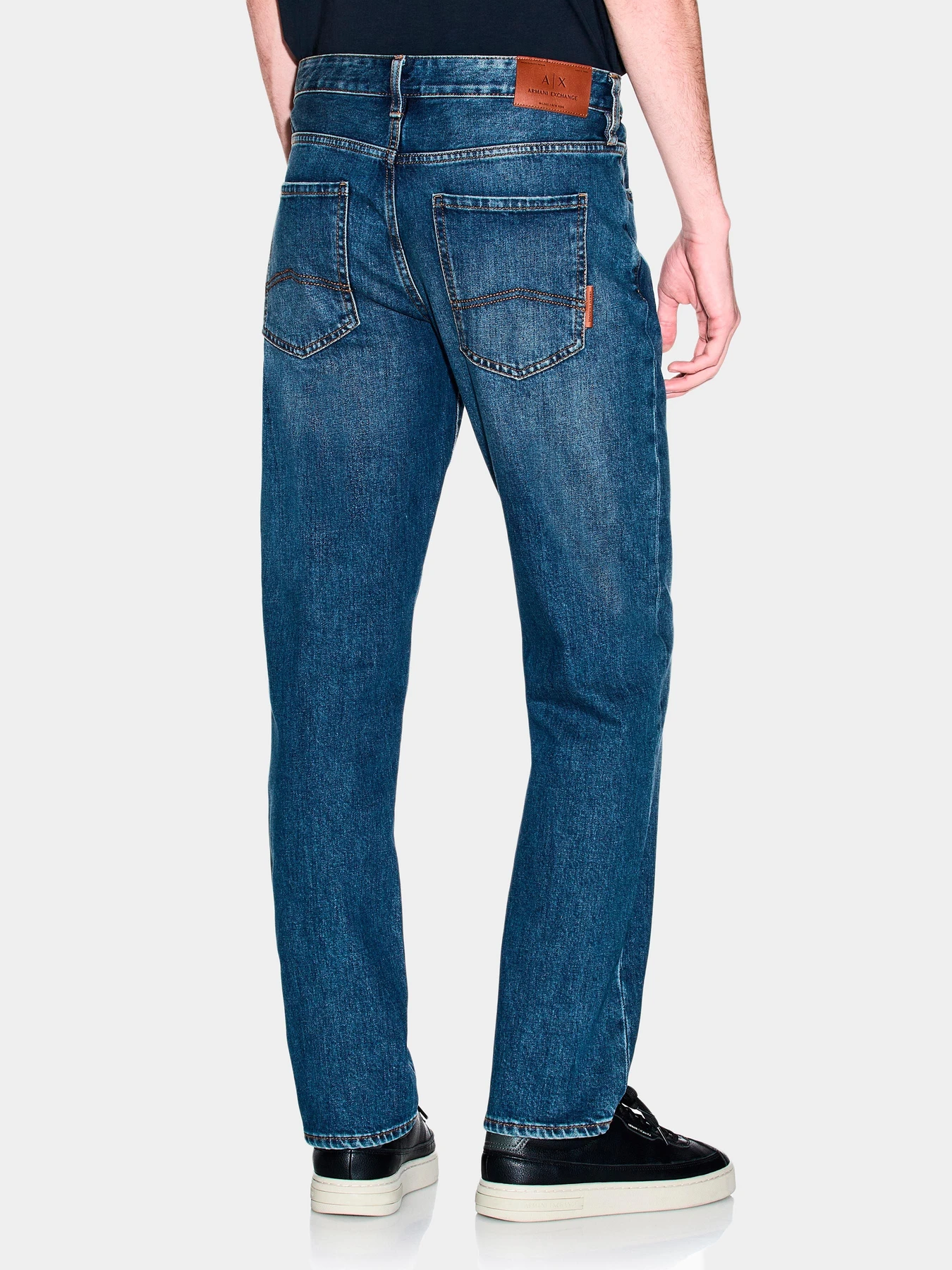 Джинсы Armani Exchange модель XM000049-AF19775-MB001 Джинсы Armani Exchange модель XM000049-AF19775-MB001 Фото