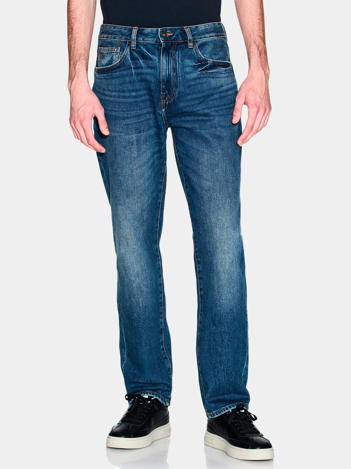 Джинсы Armani Exchange модель XM000049-AF19775-MB001 Джинсы Armani Exchange модель XM000049-AF19775-MB001 Фото