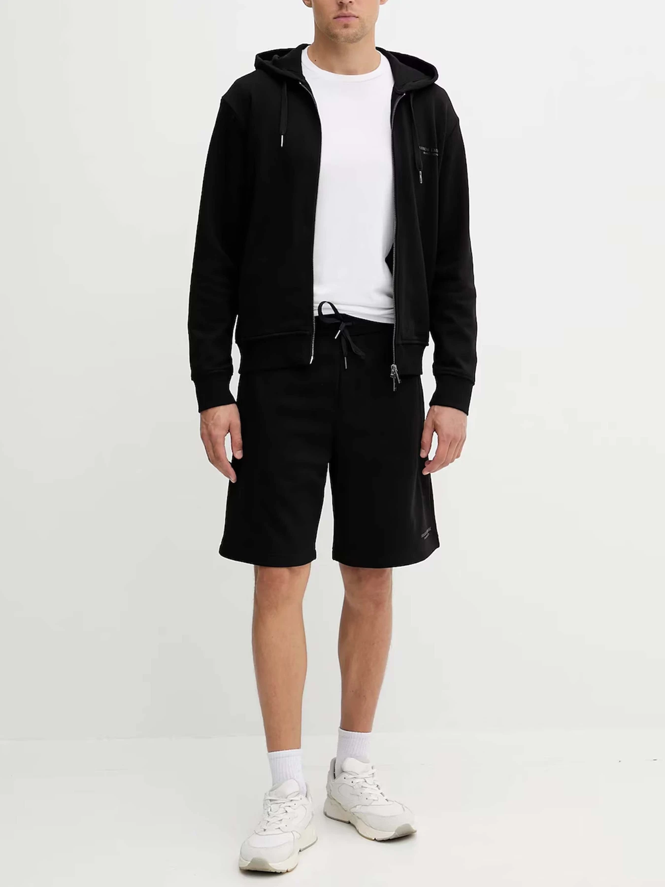 Худи и свитшоты Armani Exchange модель XM001293-AF20934-UC001 Худи и свитшоты Armani Exchange модель XM001293-AF20934-UC001 Фото