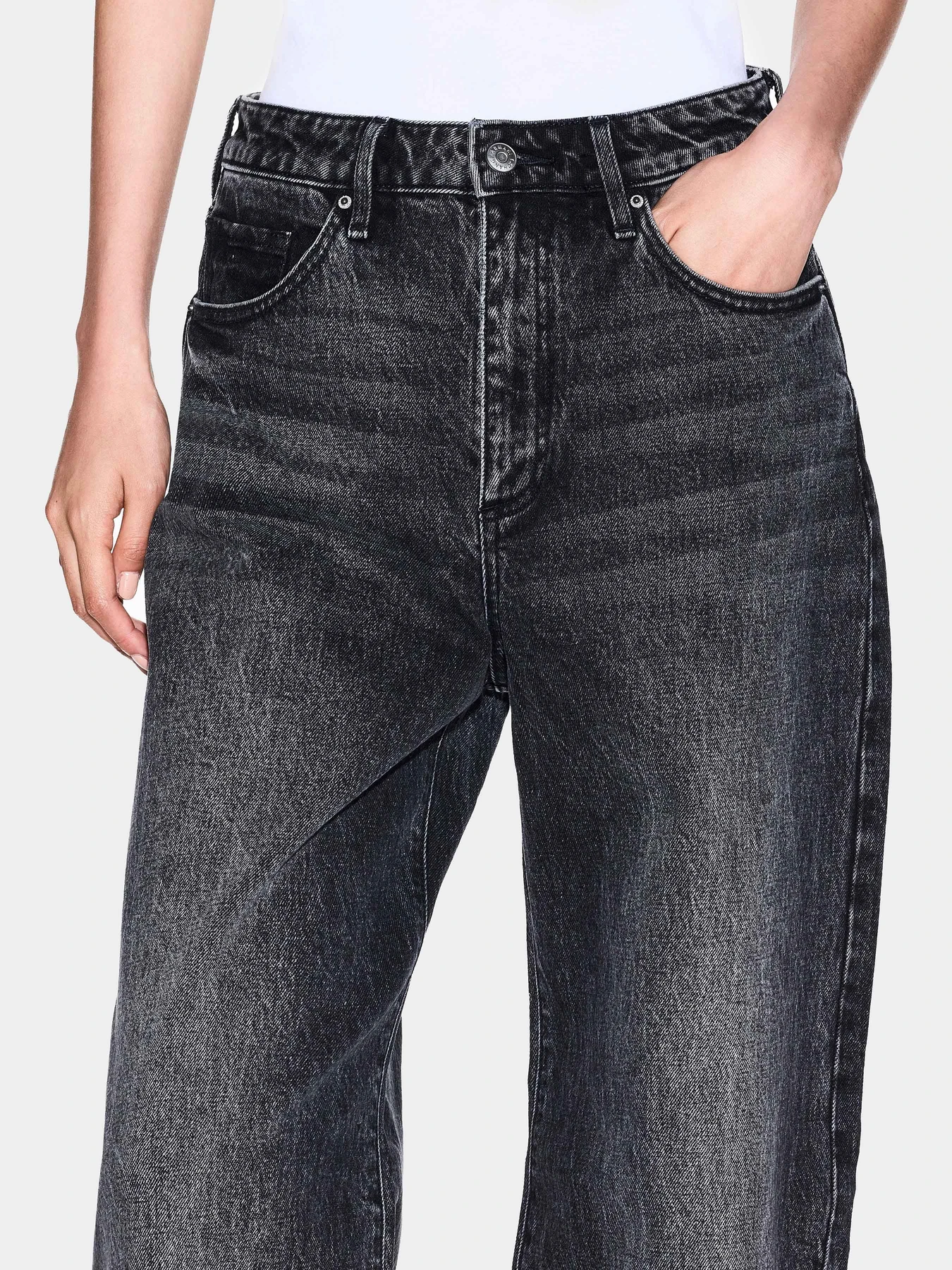 Джинсы Armani Exchange модель XW000100-AF16084-MC002 Джинсы Armani Exchange модель XW000100-AF16084-MC002 Фото