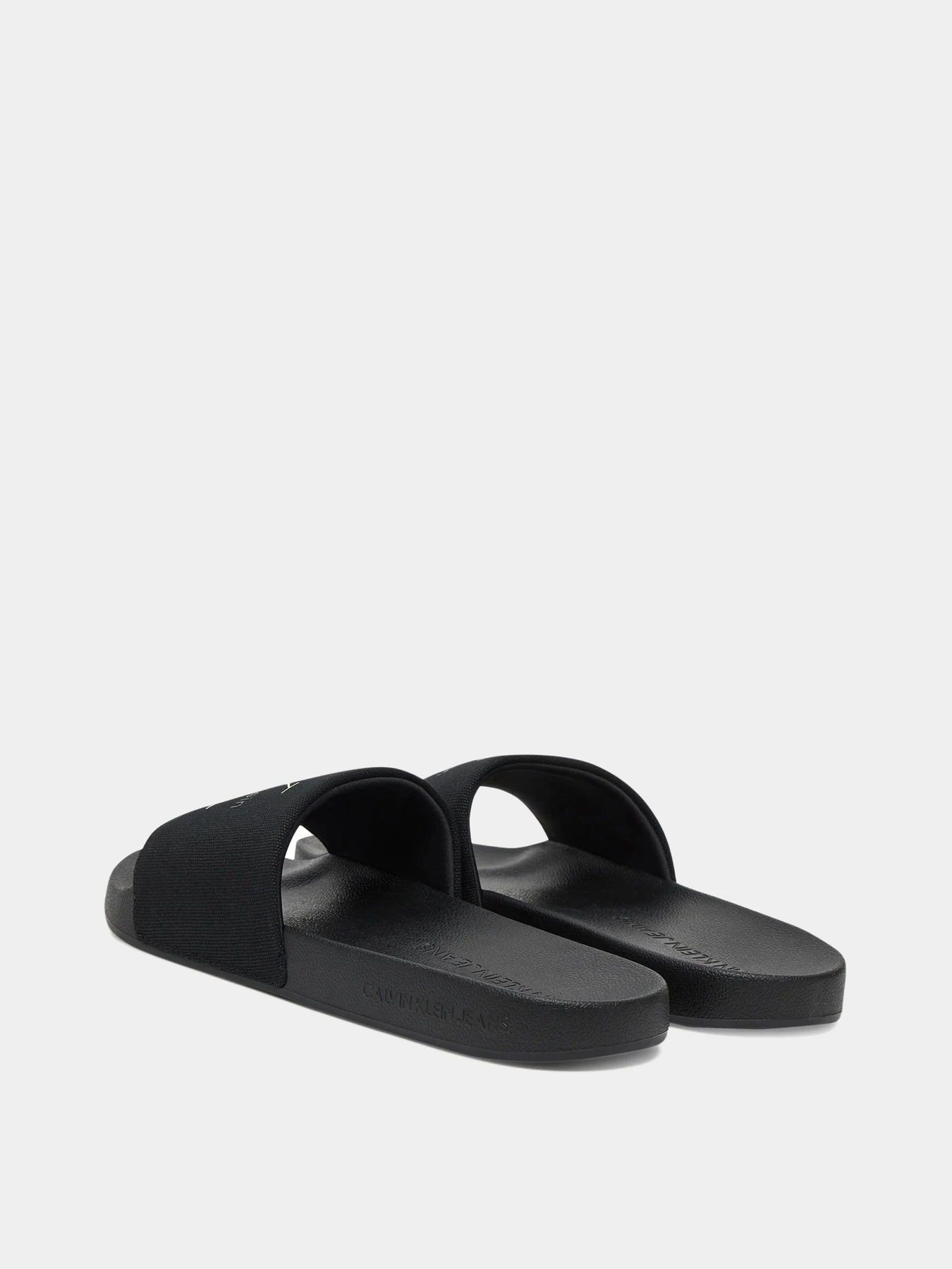 Шлёпанцы Calvin Klein модель YM0YM01367-01M Шлёпанцы Calvin Klein модель YM0YM01367-01M Фото