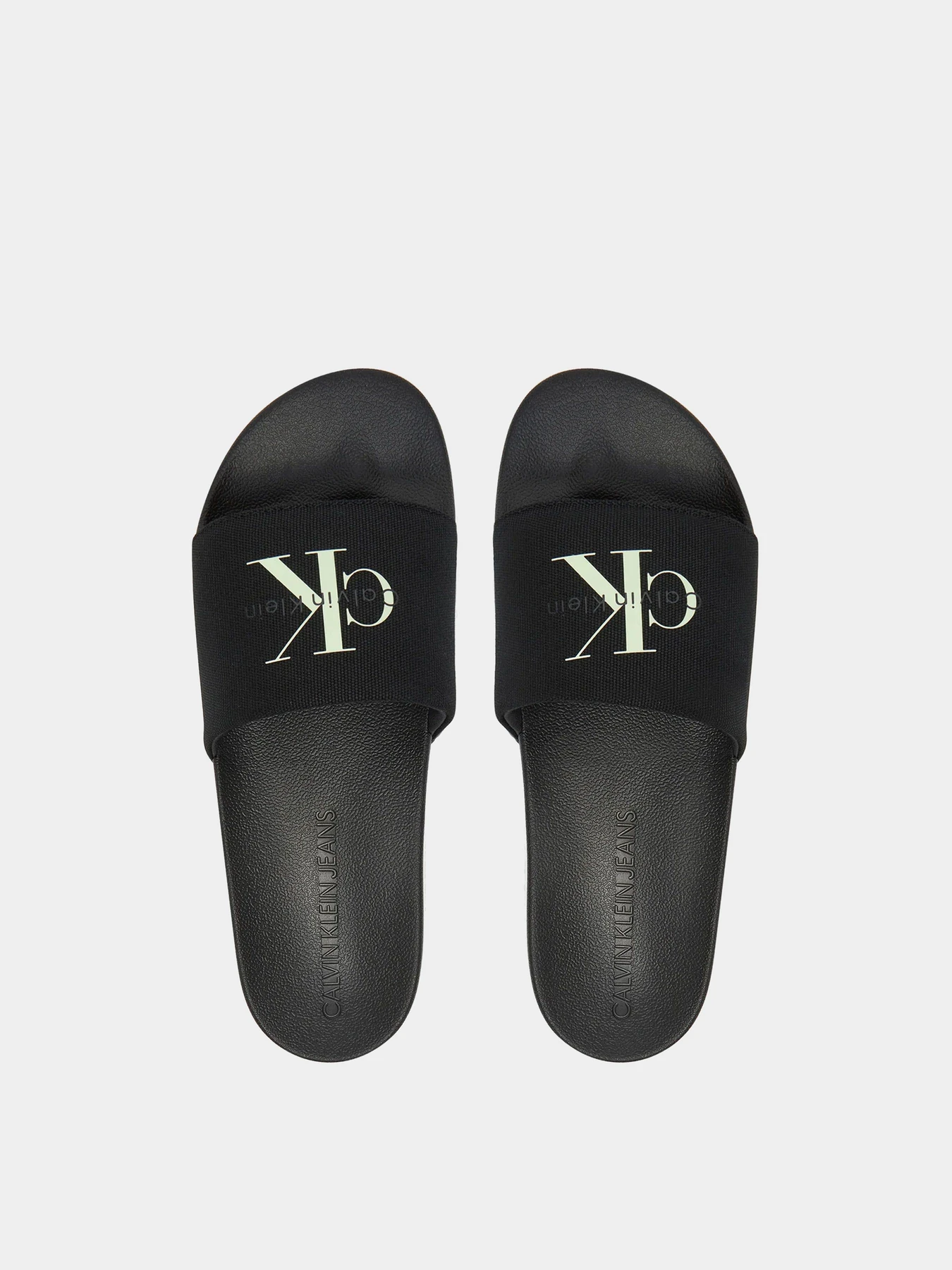 Шлёпанцы Calvin Klein модель YM0YM01367-01M Шлёпанцы Calvin Klein модель YM0YM01367-01M Фото