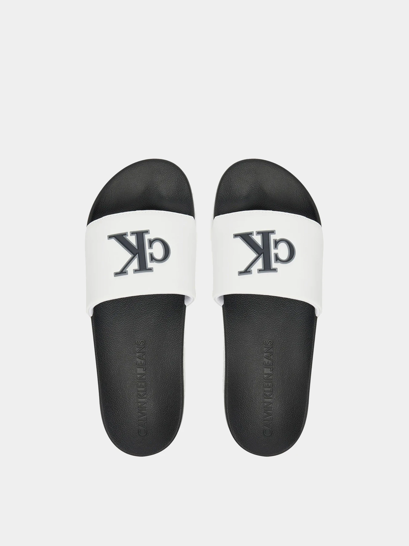 Шлёпанцы Calvin Klein модель YM0YM01281-01W Шлёпанцы Calvin Klein модель YM0YM01281-01W Фото