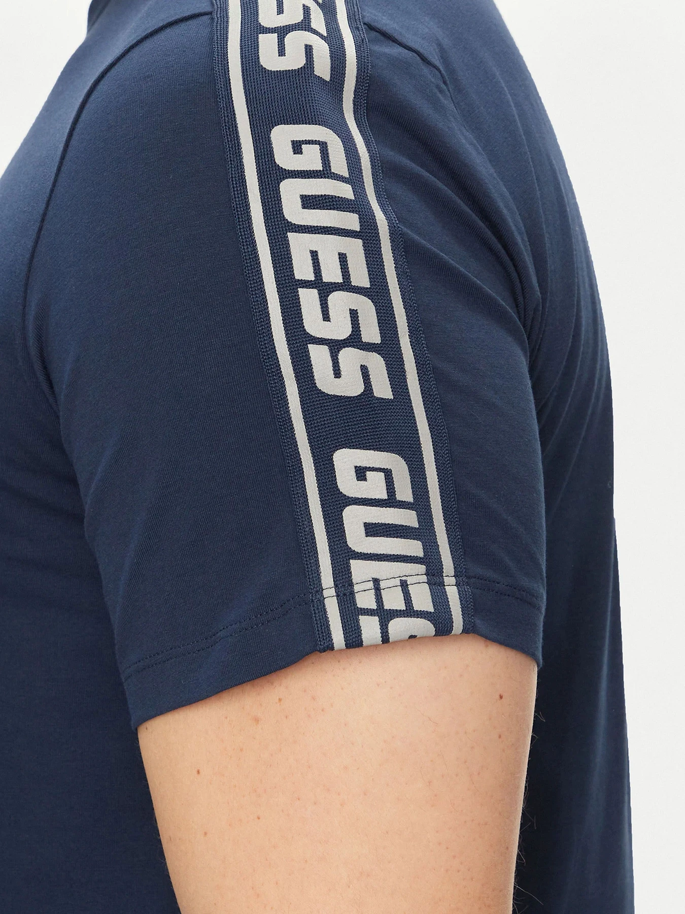 Футболки и поло GUESS модель Z4GI18-J1314-G7R1 Футболки и поло GUESS модель Z4GI18-J1314-G7R1 Фото