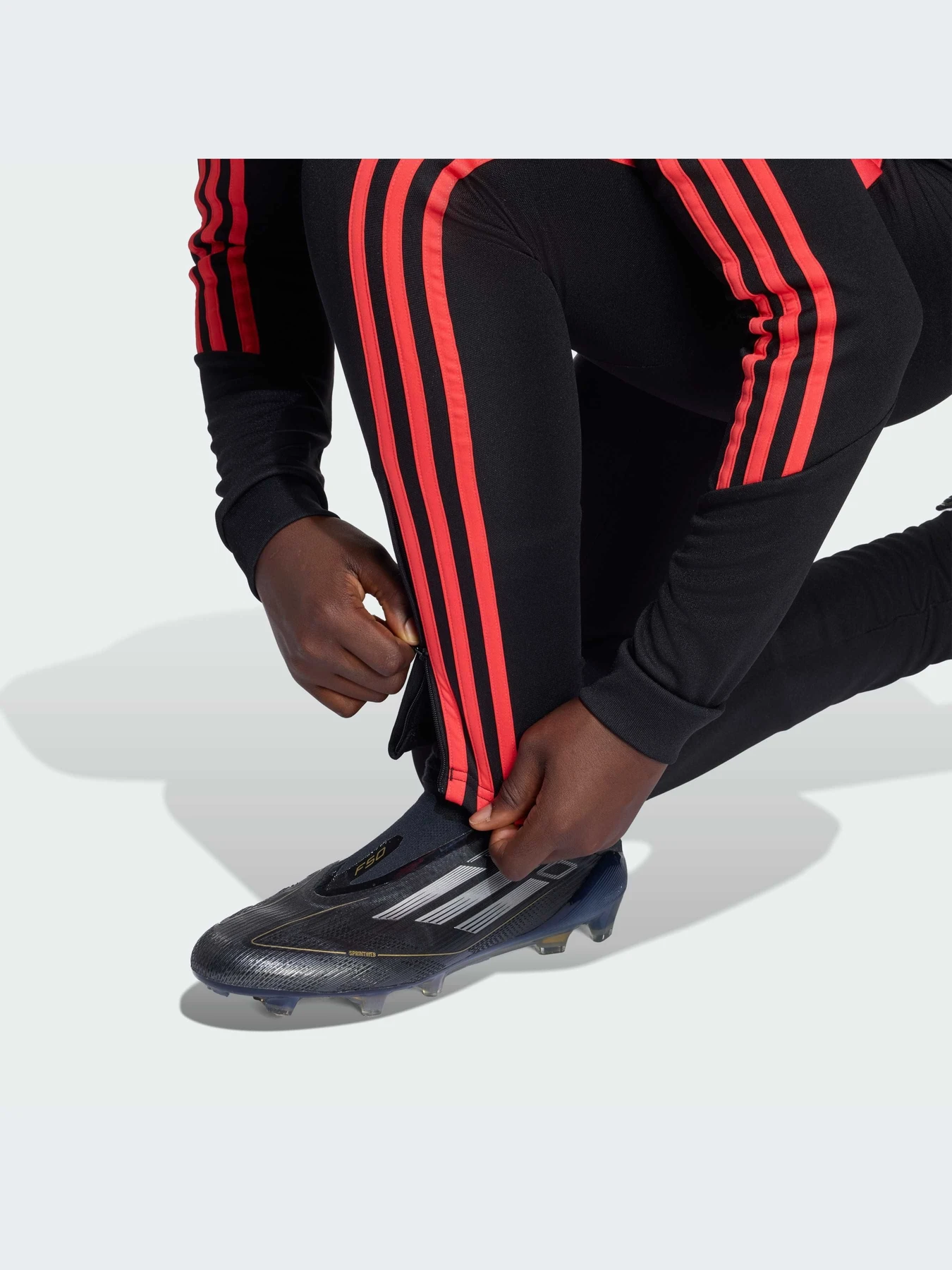 Брюки Adidas модель JY9526-KZ Брюки Adidas модель JY9526-KZ Фото