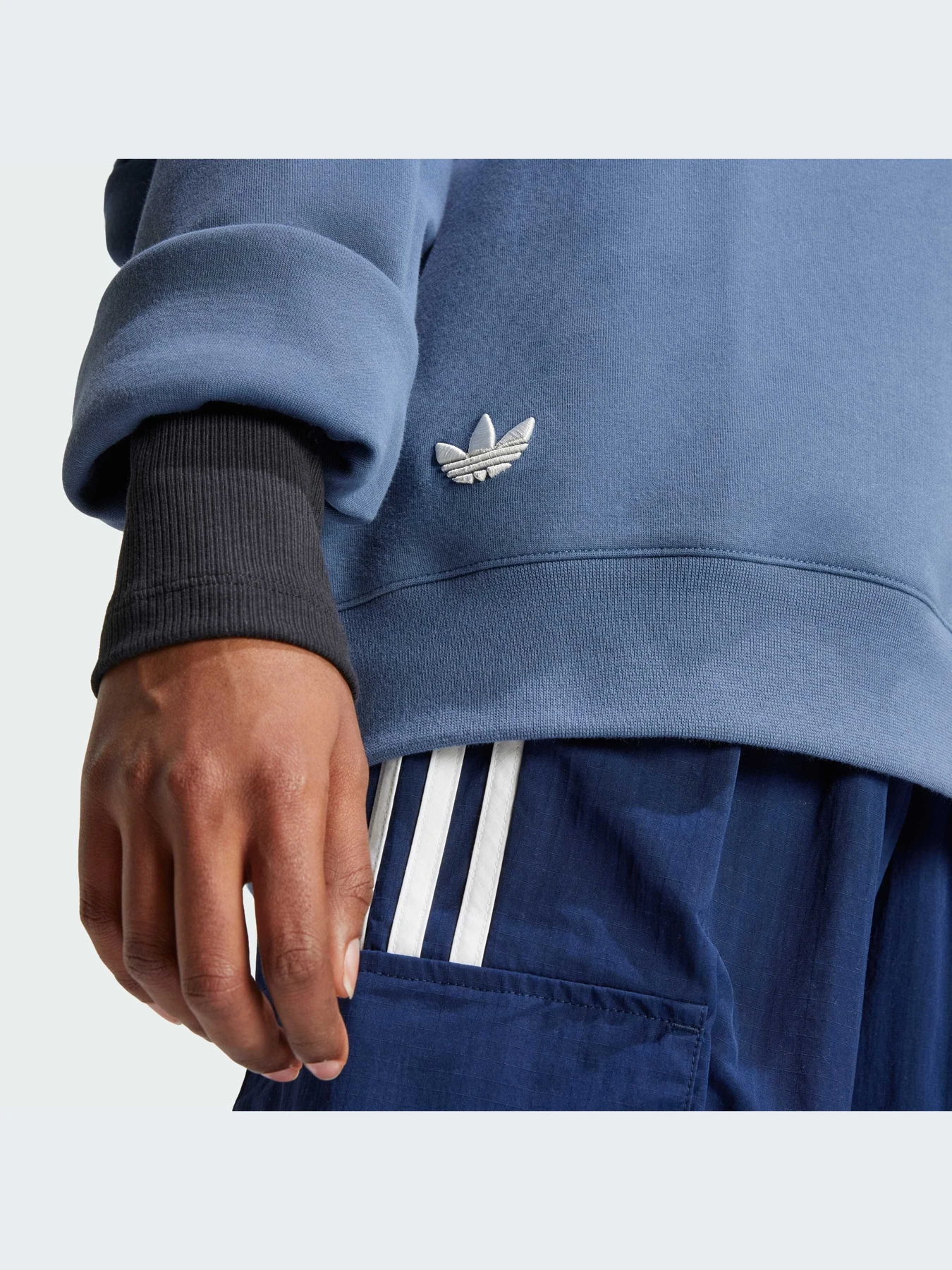 Худи и свитшоты Adidas Adicolor модель IX9879-KZ Худи и свитшоты Adidas Adicolor модель IX9879-KZ Фото