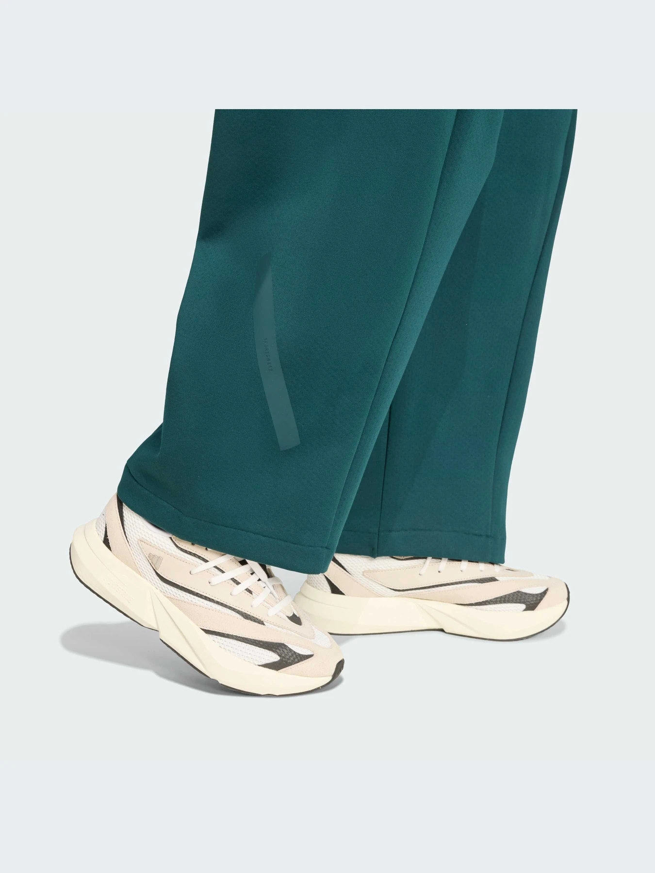 Брюки Adidas ZNE модель JW7771-KZ Брюки Adidas ZNE модель JW7771-KZ Фото