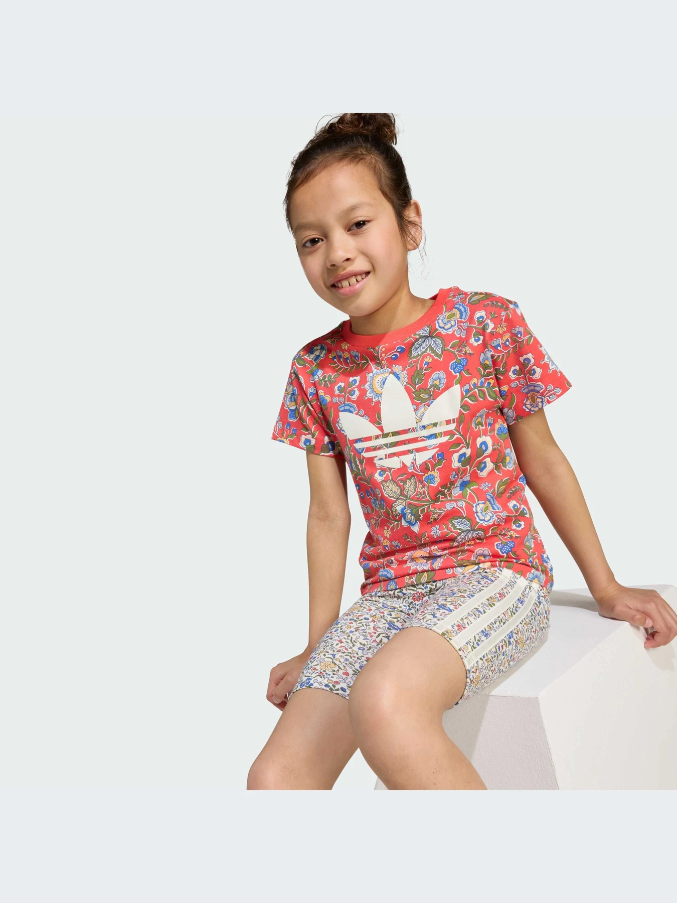 Костюмы Adidas Graphics модель JV7721-KZ Костюмы Adidas Graphics модель JV7721-KZ Фото