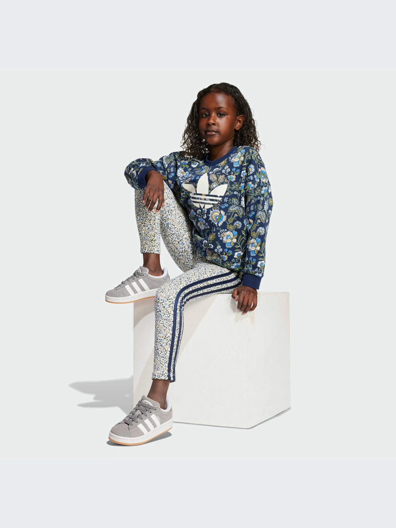 Костюмы Adidas Graphics модель JV7804-KZ Костюмы Adidas Graphics модель JV7804-KZ Фото