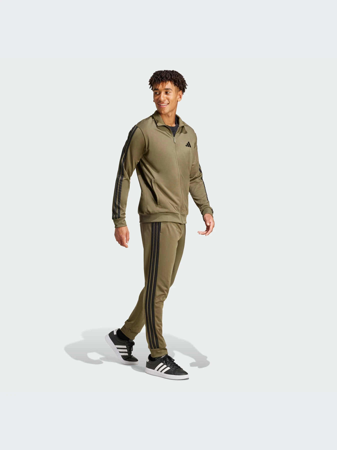 Костюмы Adidas модель JI8854-KZ Костюмы Adidas модель JI8854-KZ Фото