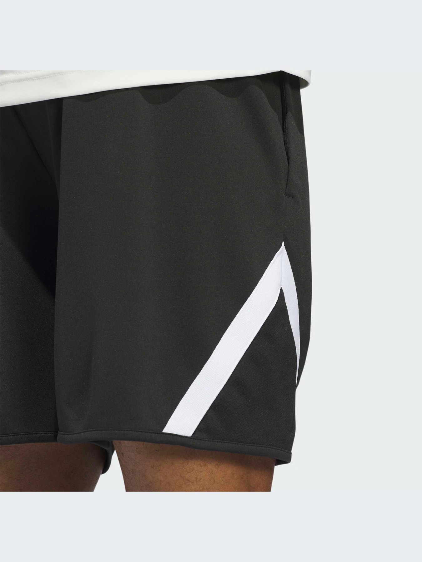 Шорты Adidas модель IX1850-KZ Шорты Adidas модель IX1850-KZ Фото