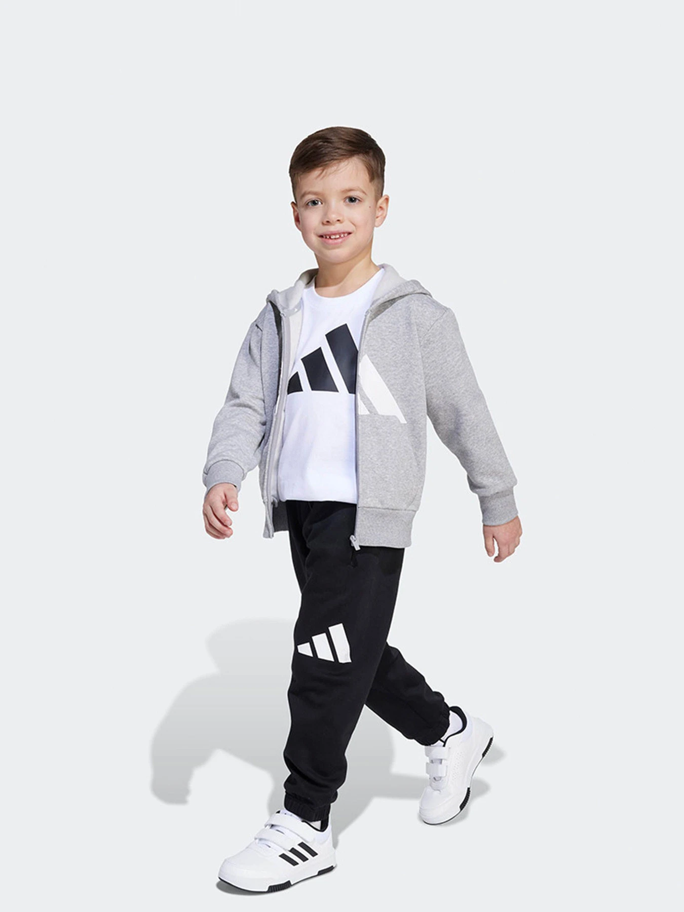 Костюмы Adidas модель JM0880 Костюмы Adidas модель JM0880 Фото