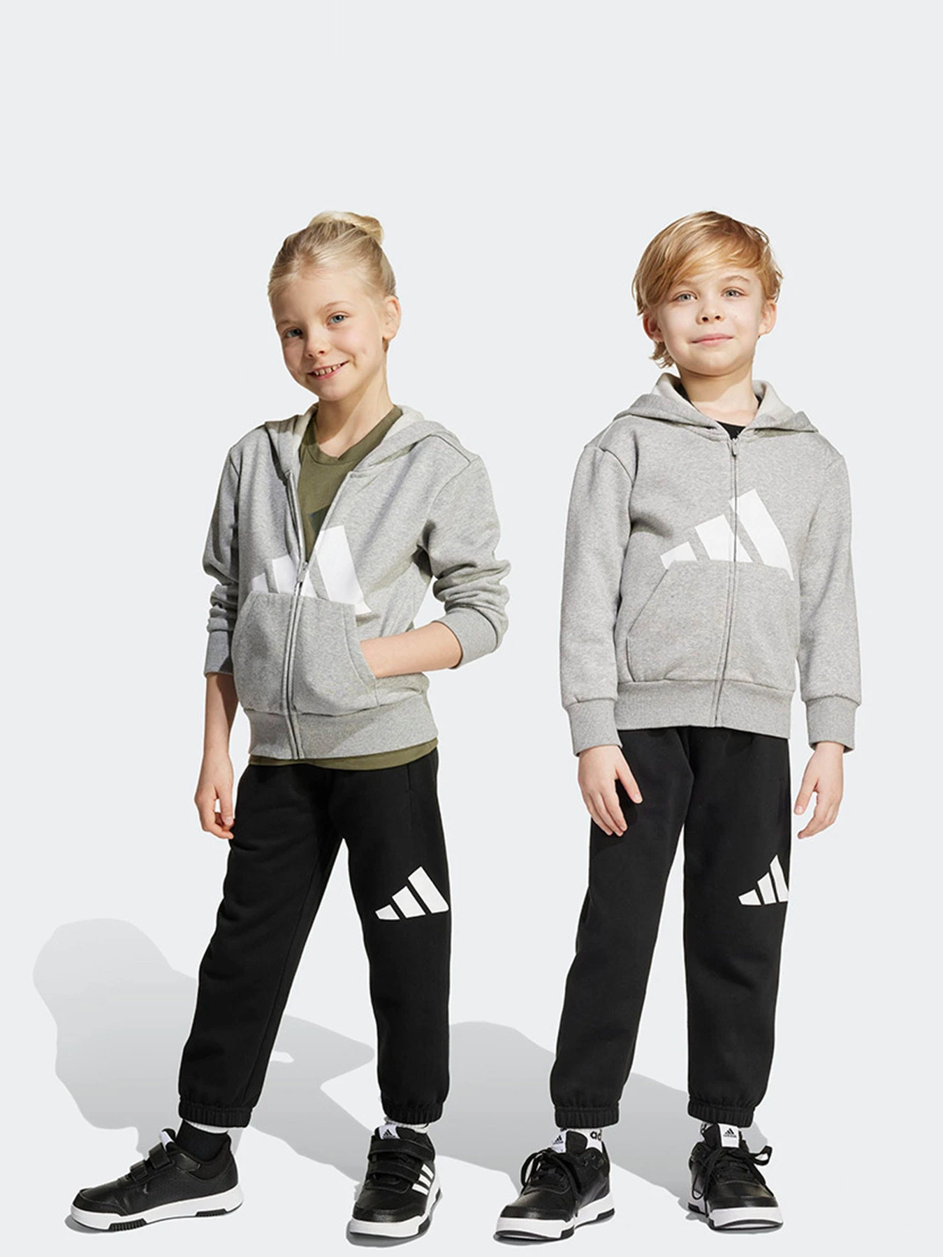Костюмы Adidas модель JM0880 Костюмы Adidas модель JM0880 Фото