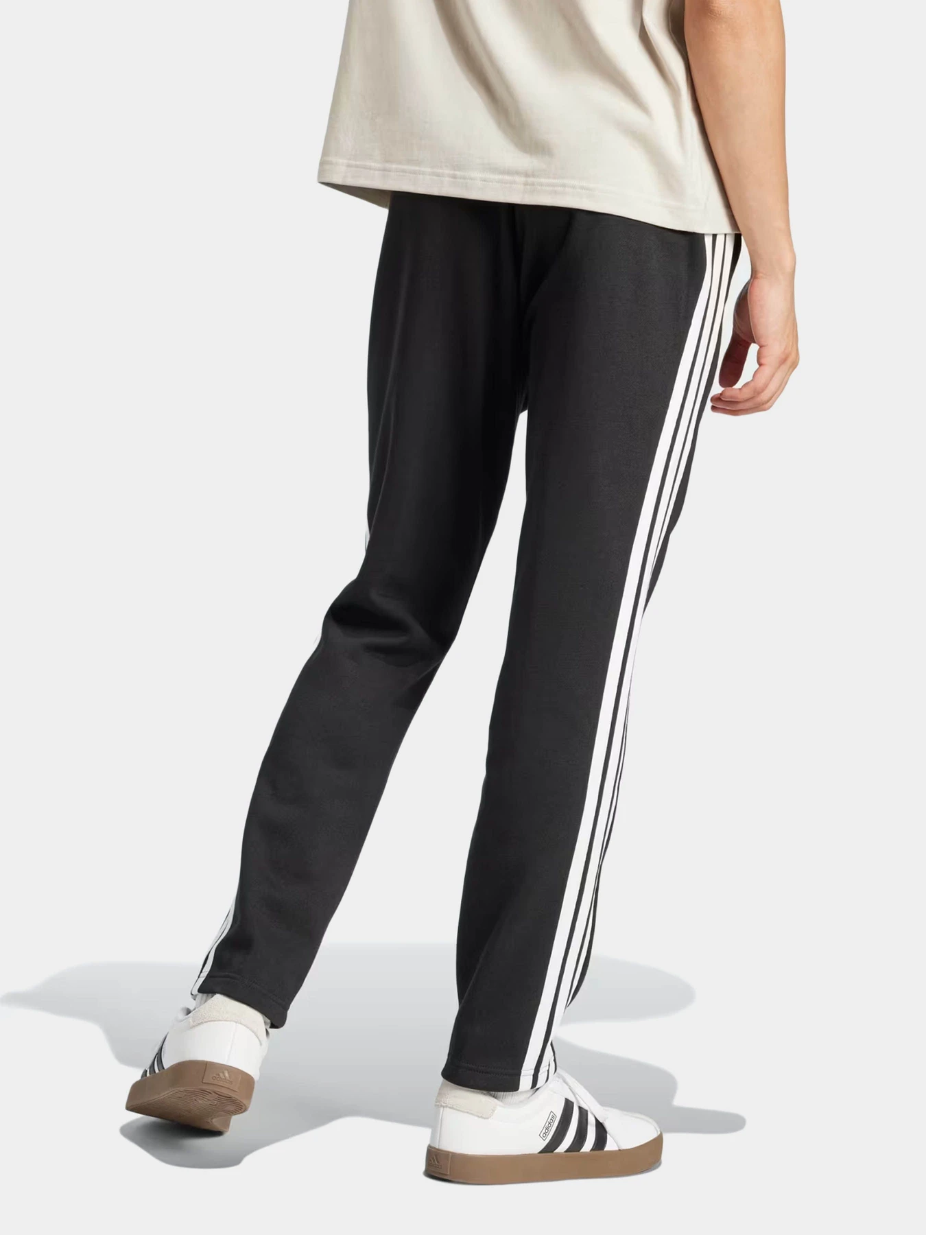 Брюки Adidas модель JD1854 Брюки Adidas модель JD1854 Фото