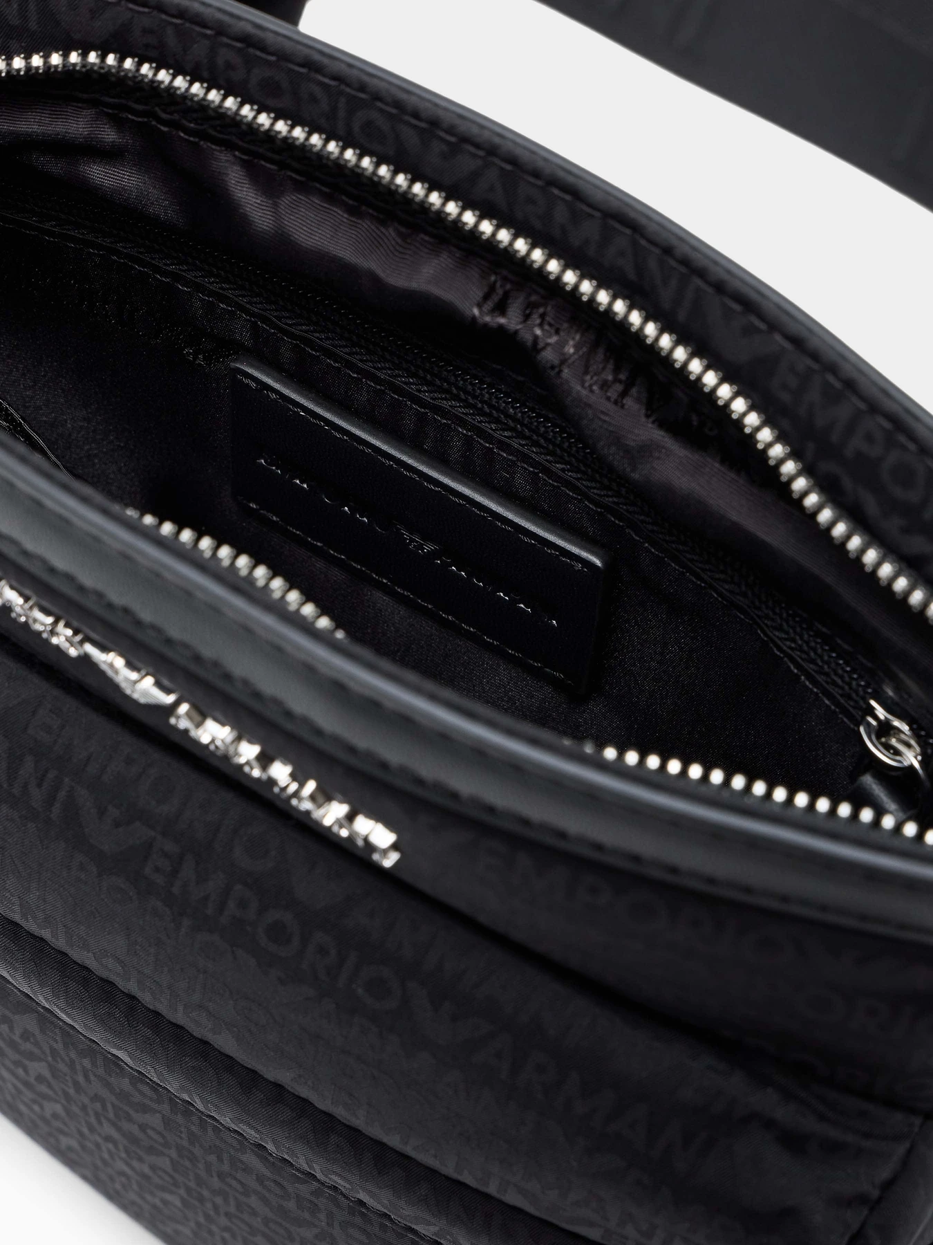 Сумки Emporio Armani модель EM002792-AF14637-UC001 Сумки Emporio Armani модель EM002792-AF14637-UC001 Фото