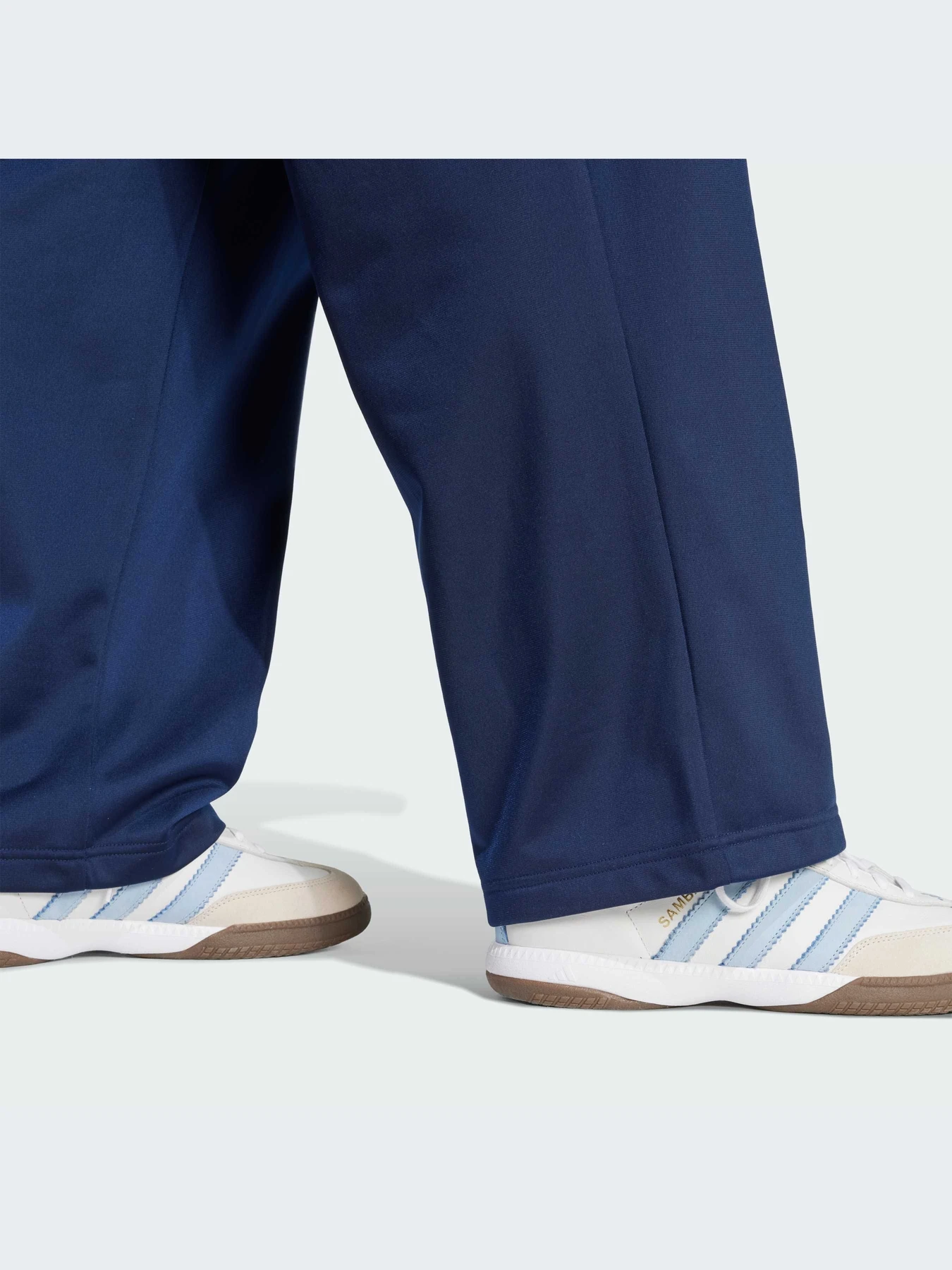 Брюки Adidas Graphics модель JX8164-KZ Брюки Adidas Graphics модель JX8164-KZ Фото