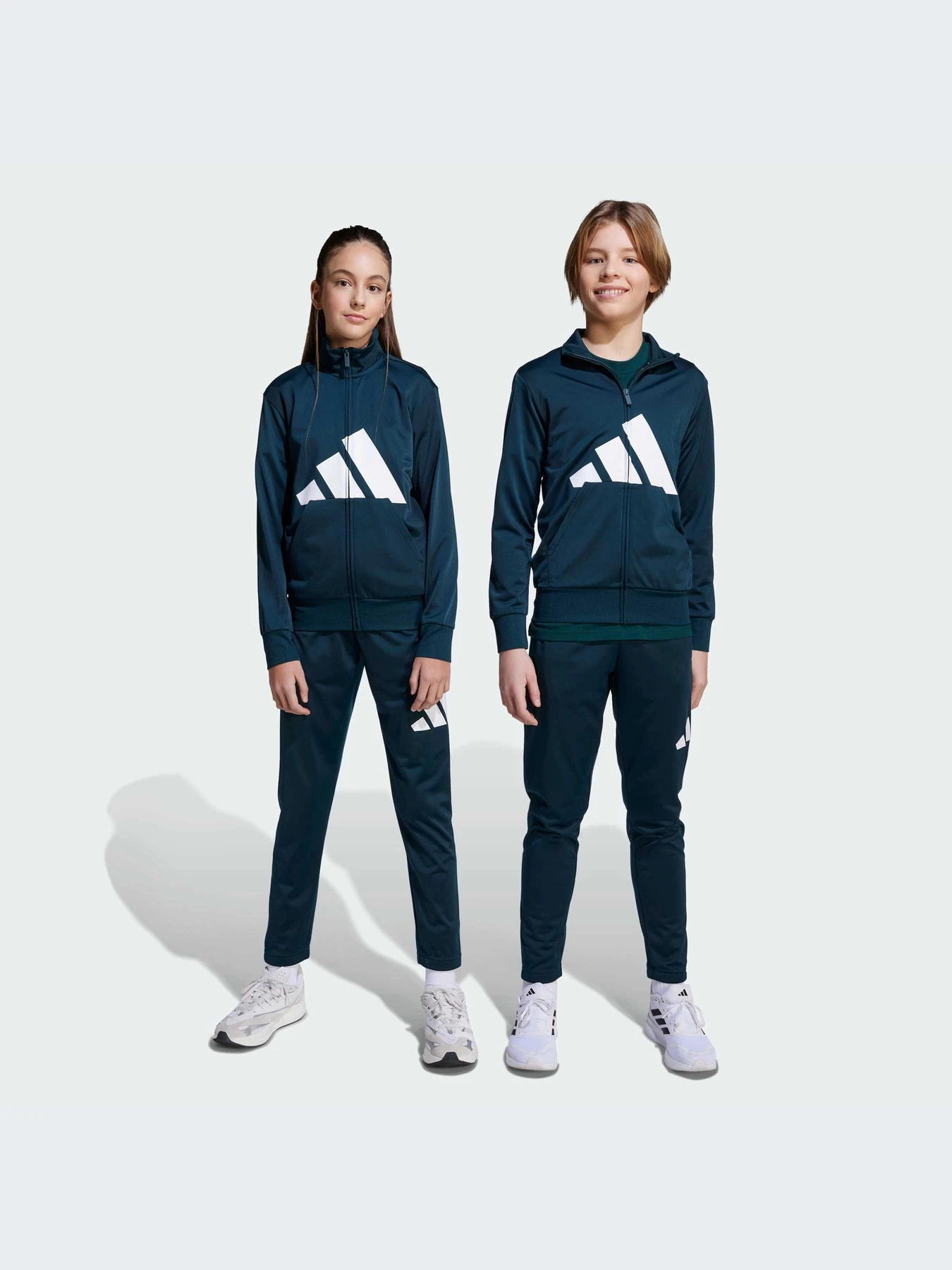 Костюмы Adidas модель JV9960-KZ Костюмы Adidas модель JV9960-KZ Фото
