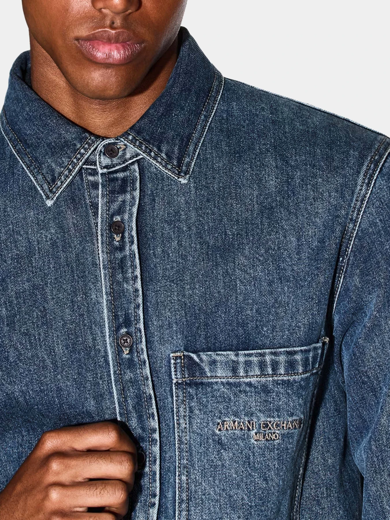Куртки и дубленки Armani Exchange модель XM000950-AF14870-MB001 Куртки и дубленки Armani Exchange модель XM000950-AF14870-MB001 Фото