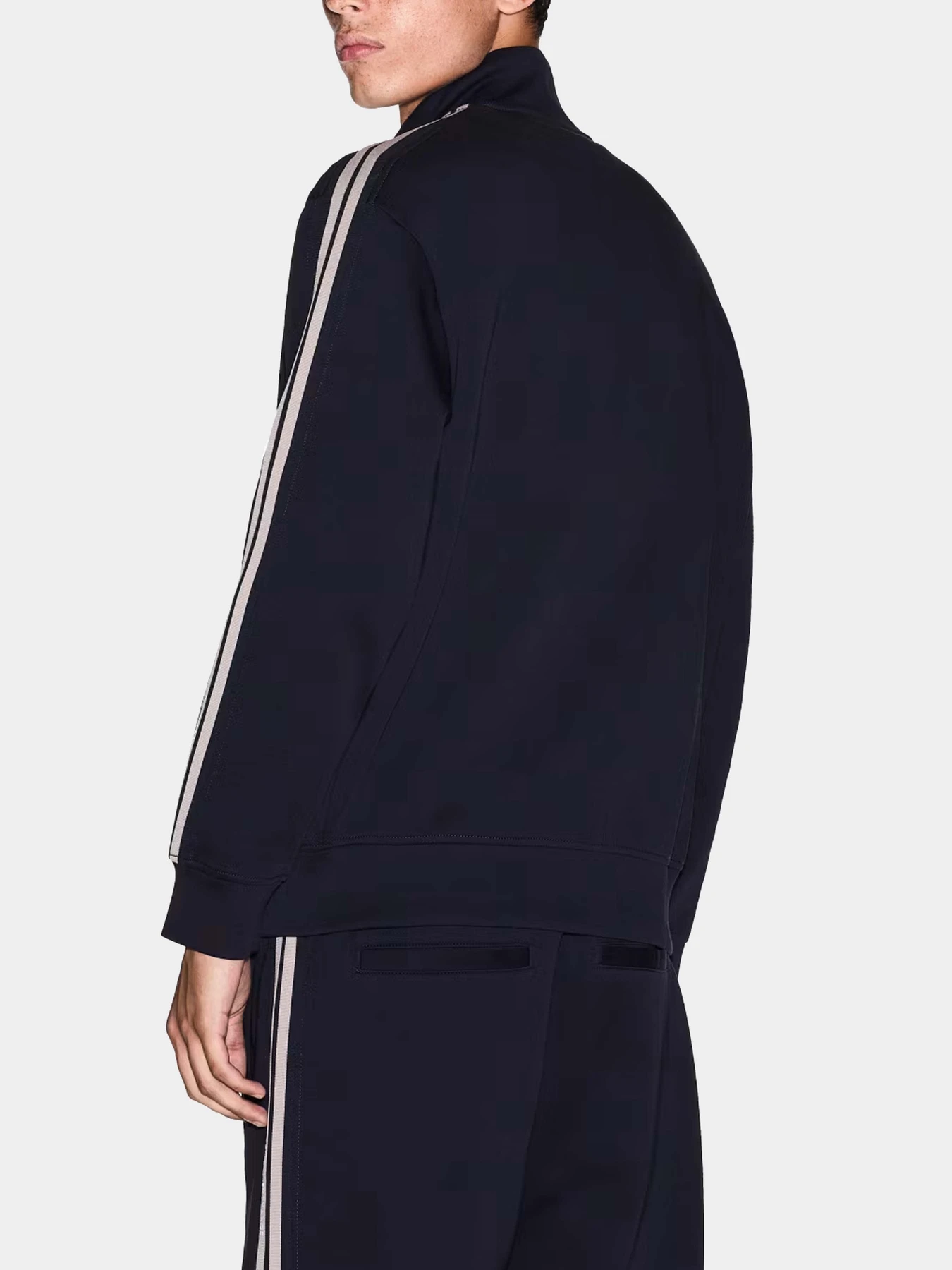 Худи и свитшоты Armani Exchange модель XM001361-AF10818-UB101 Худи и свитшоты Armani Exchange модель XM001361-AF10818-UB101 Фото