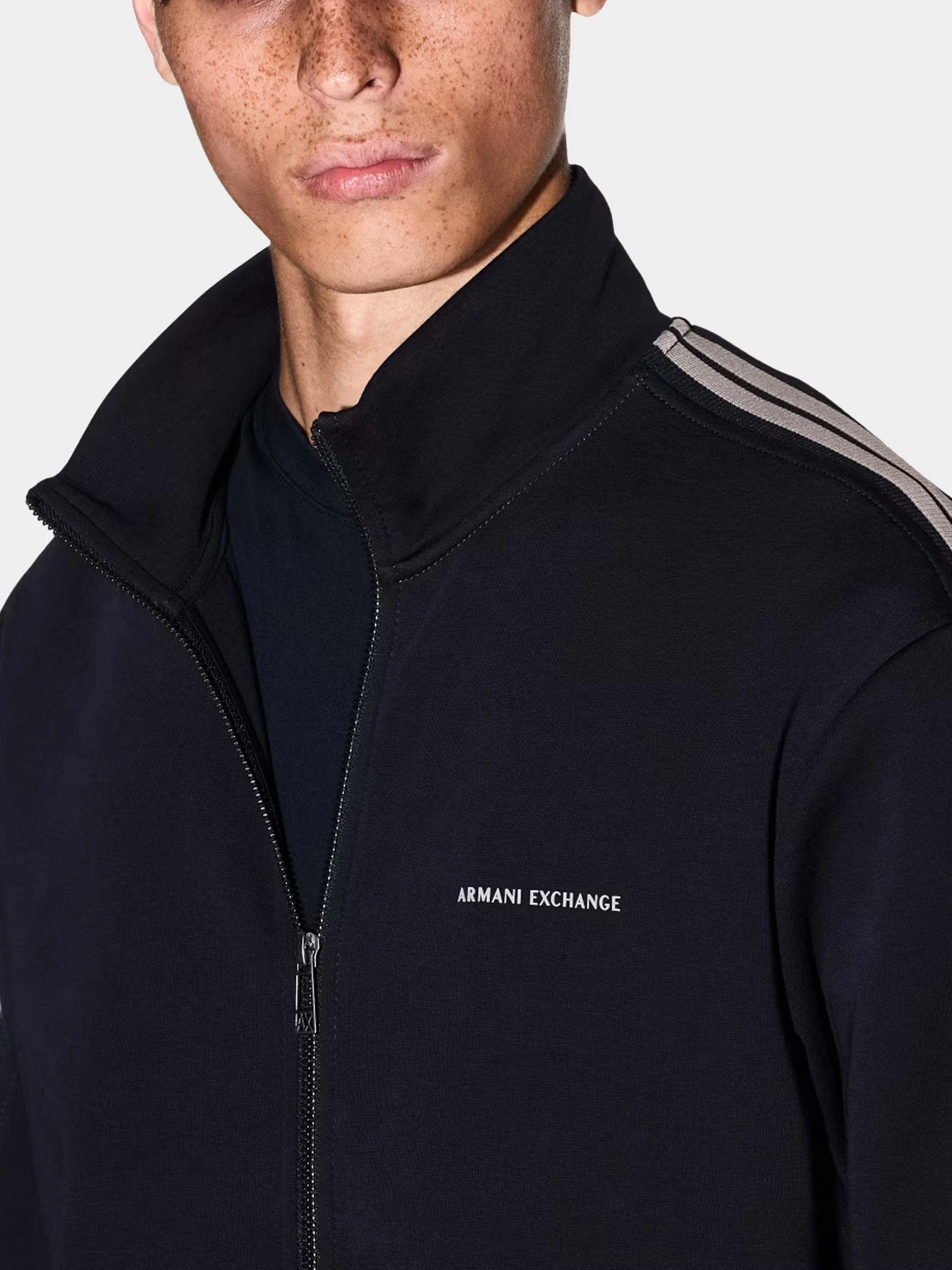 Худи и свитшоты Armani Exchange модель XM001361-AF10818-UB101 Худи и свитшоты Armani Exchange модель XM001361-AF10818-UB101 Фото