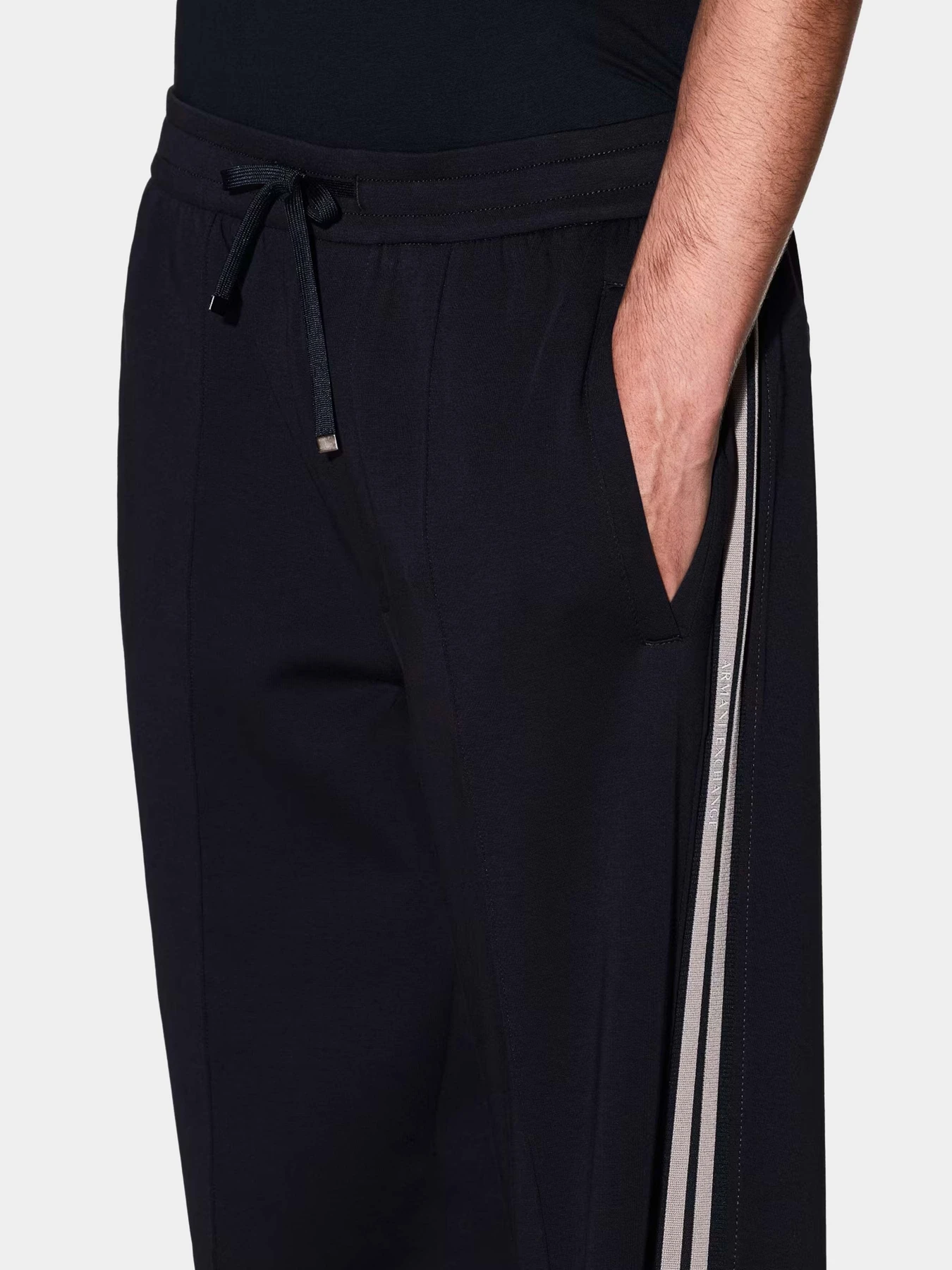 Брюки Armani Exchange модель XM001362-AF10818-UB101 Брюки Armani Exchange модель XM001362-AF10818-UB101 Фото