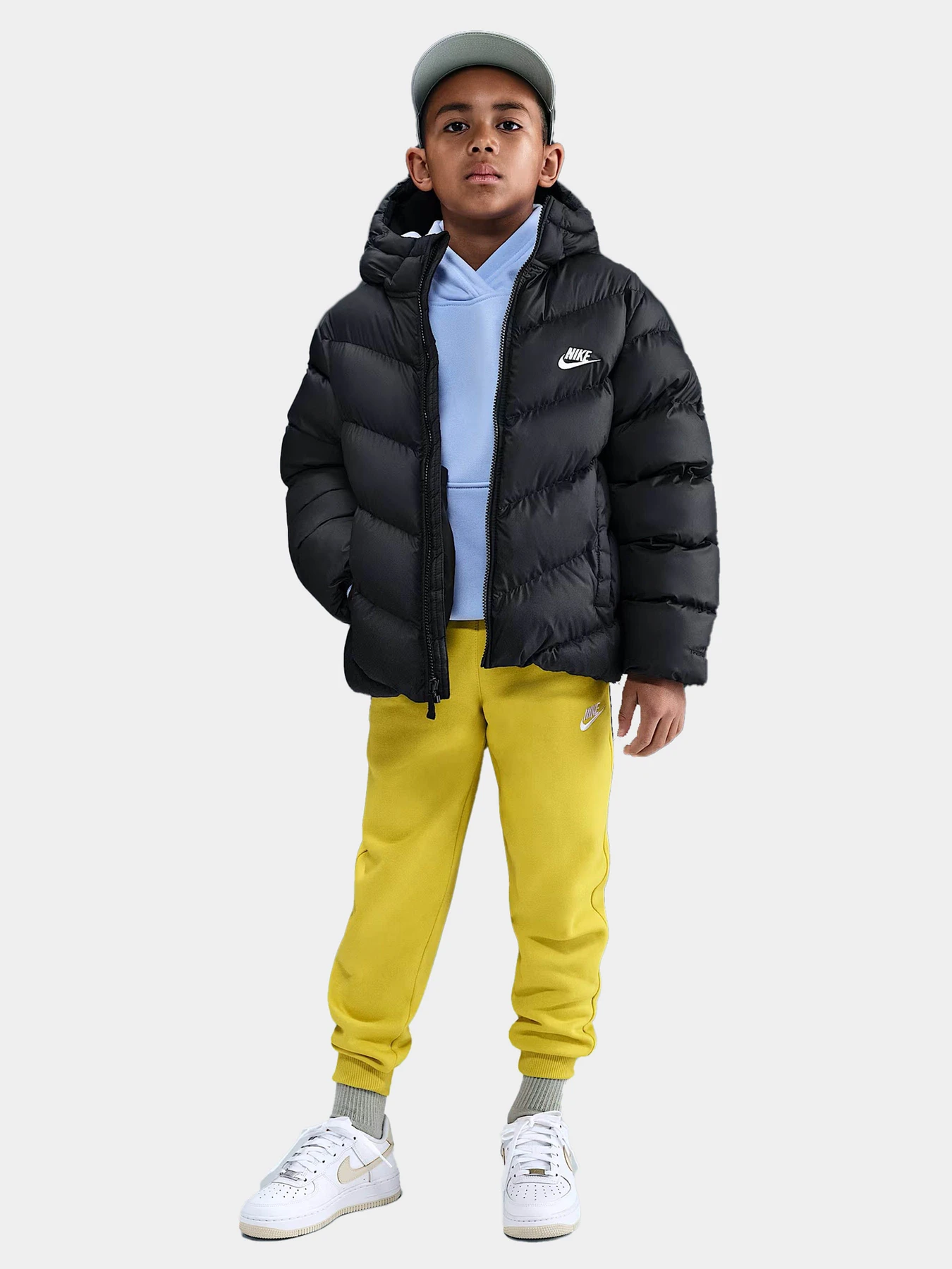 Куртки и дубленки NIKE модель HQ4976-010 Куртки и дубленки NIKE модель HQ4976-010 Фото