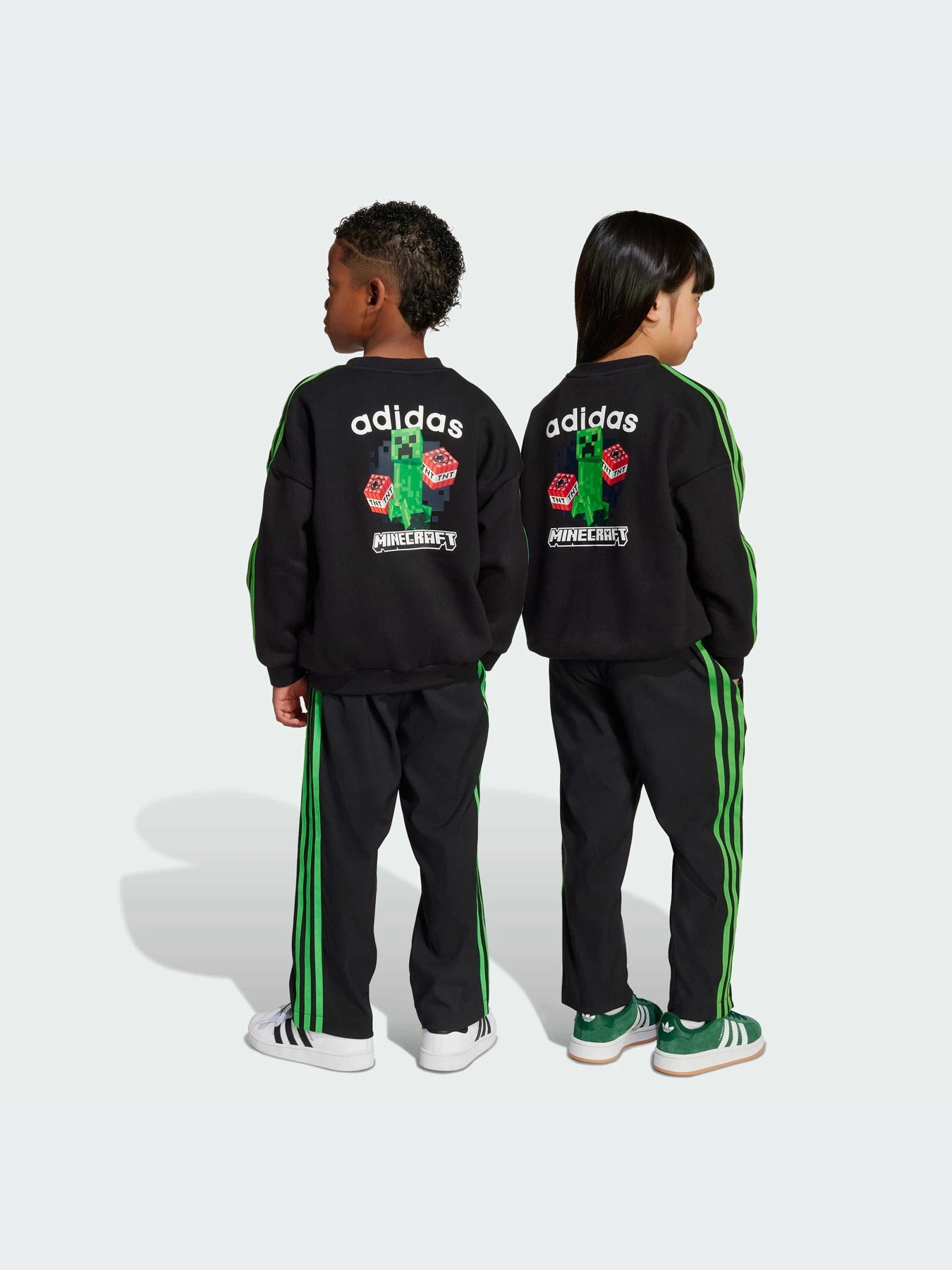 Костюмы Adidas Graphics модель JW5331-KZ Костюмы Adidas Graphics модель JW5331-KZ Фото